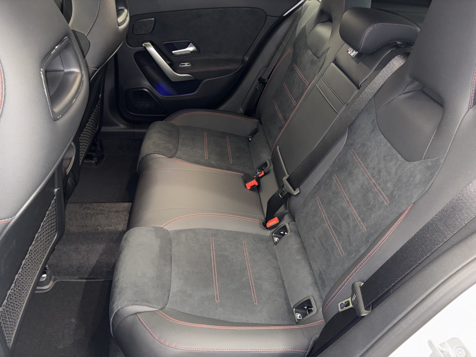 MERCEDES-BENZ A 250 e EQ Star-image-10