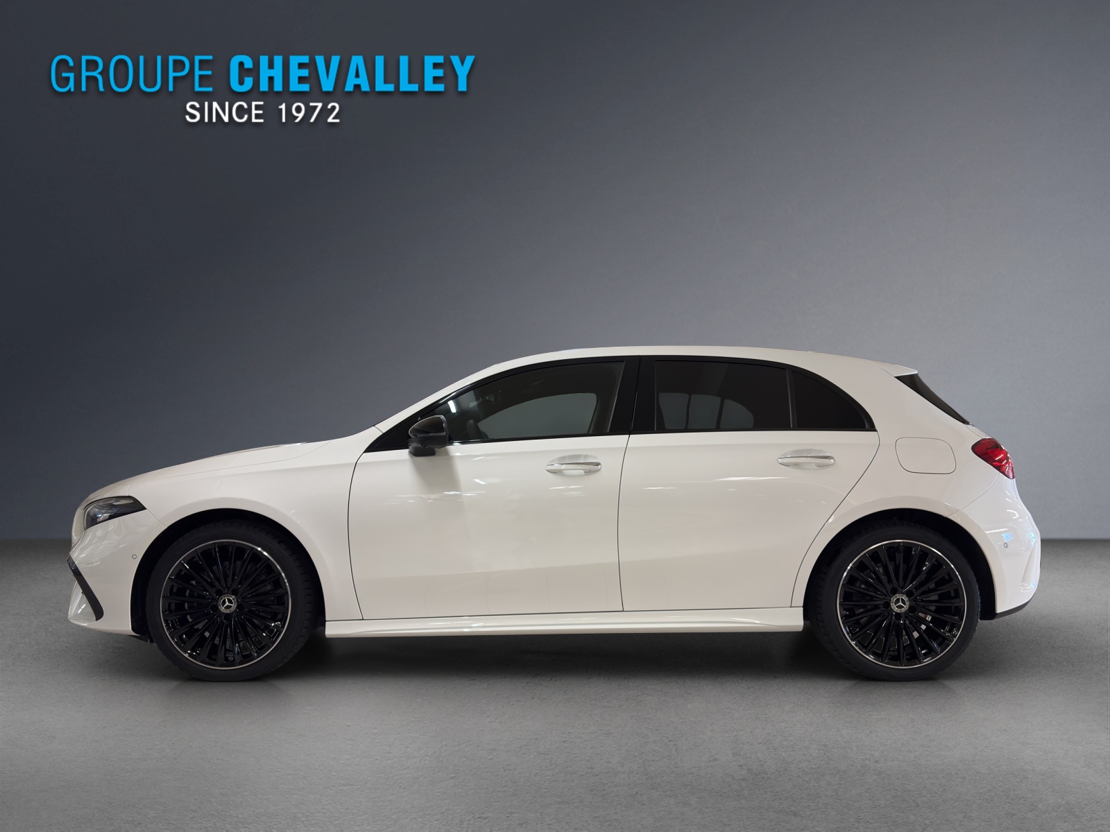 MERCEDES-BENZ A 250 e EQ Star-showroom-element-1