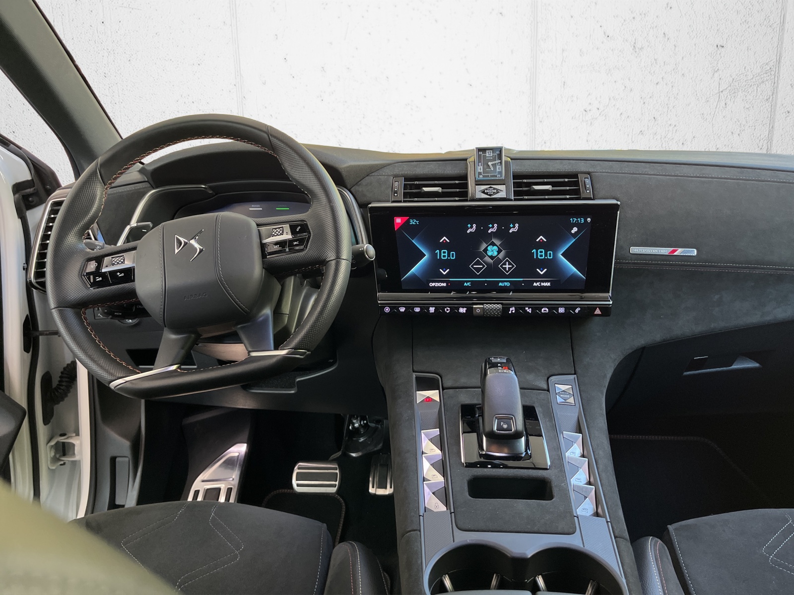 DS AUTOMOBILES DS 7 Crossback E-Tense 300 Performance Line-image-12