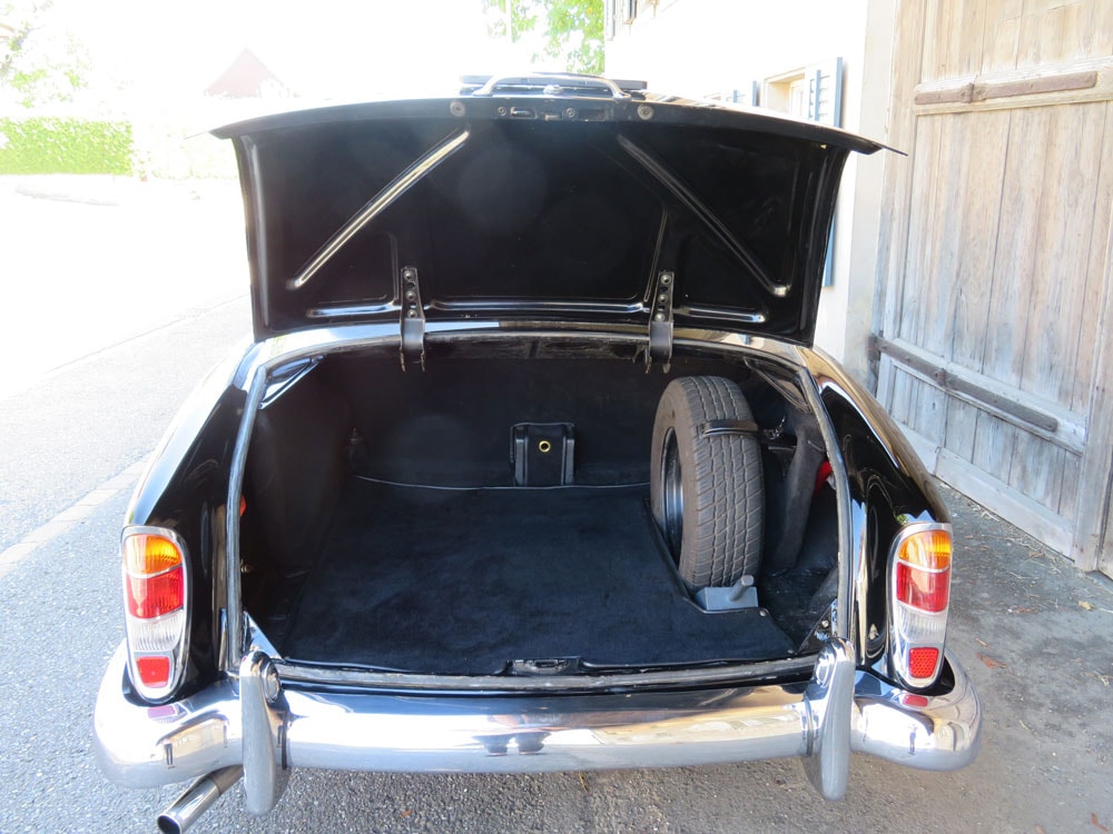MERCEDES-BENZ 220 S-image-11