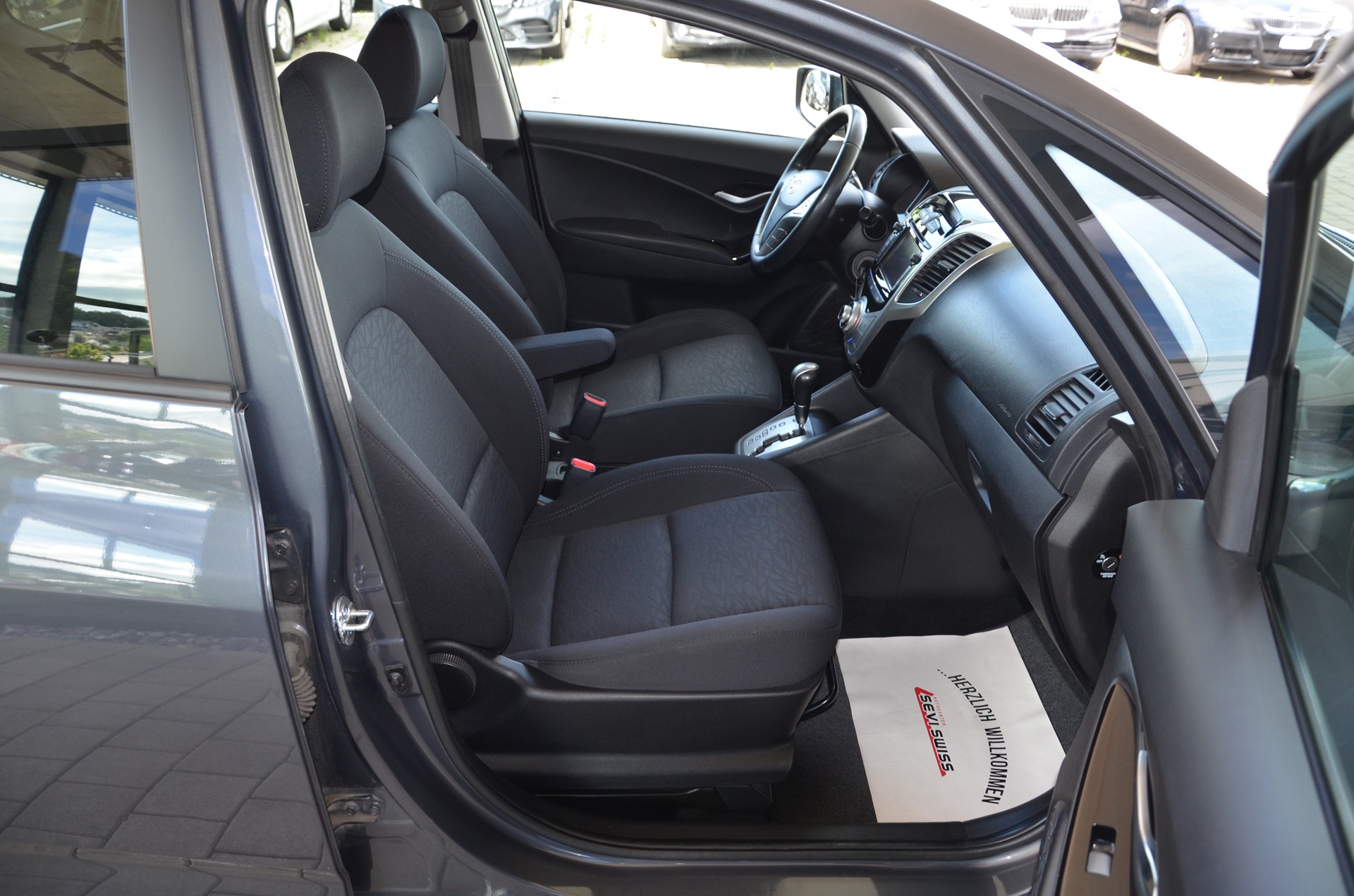 HYUNDAI iX20 1.6 Style Automatic*Frisch ab MFK,1 Jahr oder 20'000km Garantie*-image-13