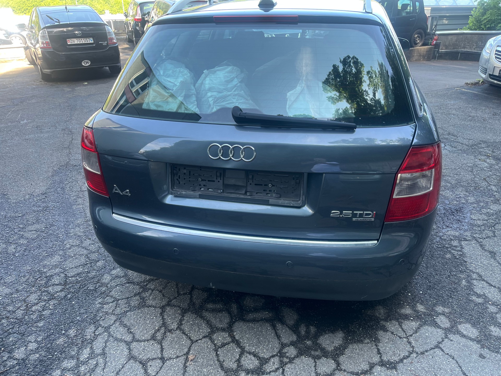 AUDI A4 Avant 2.5 TDI quattro-image-2
