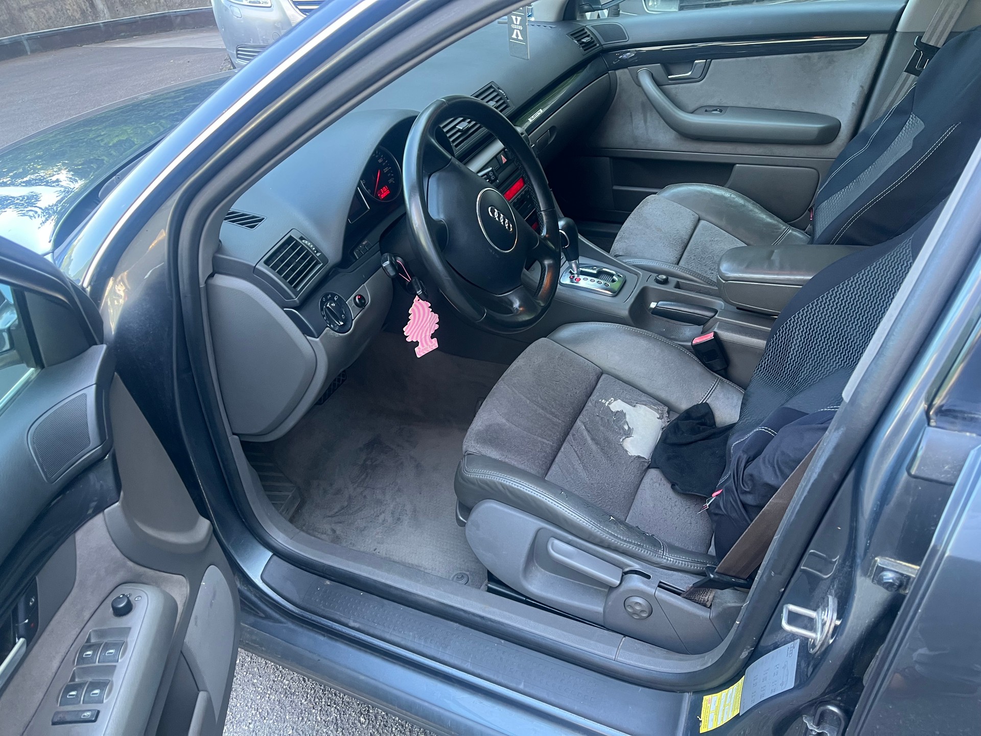 AUDI A4 Avant 2.5 TDI quattro-image-8