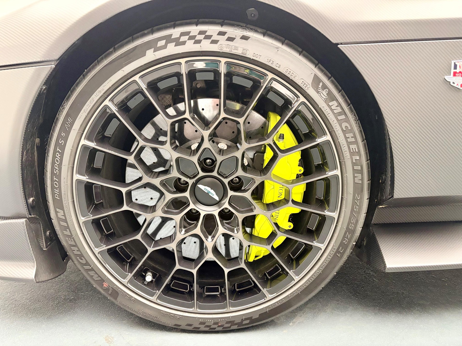 ASTON MARTIN Valour-image-24