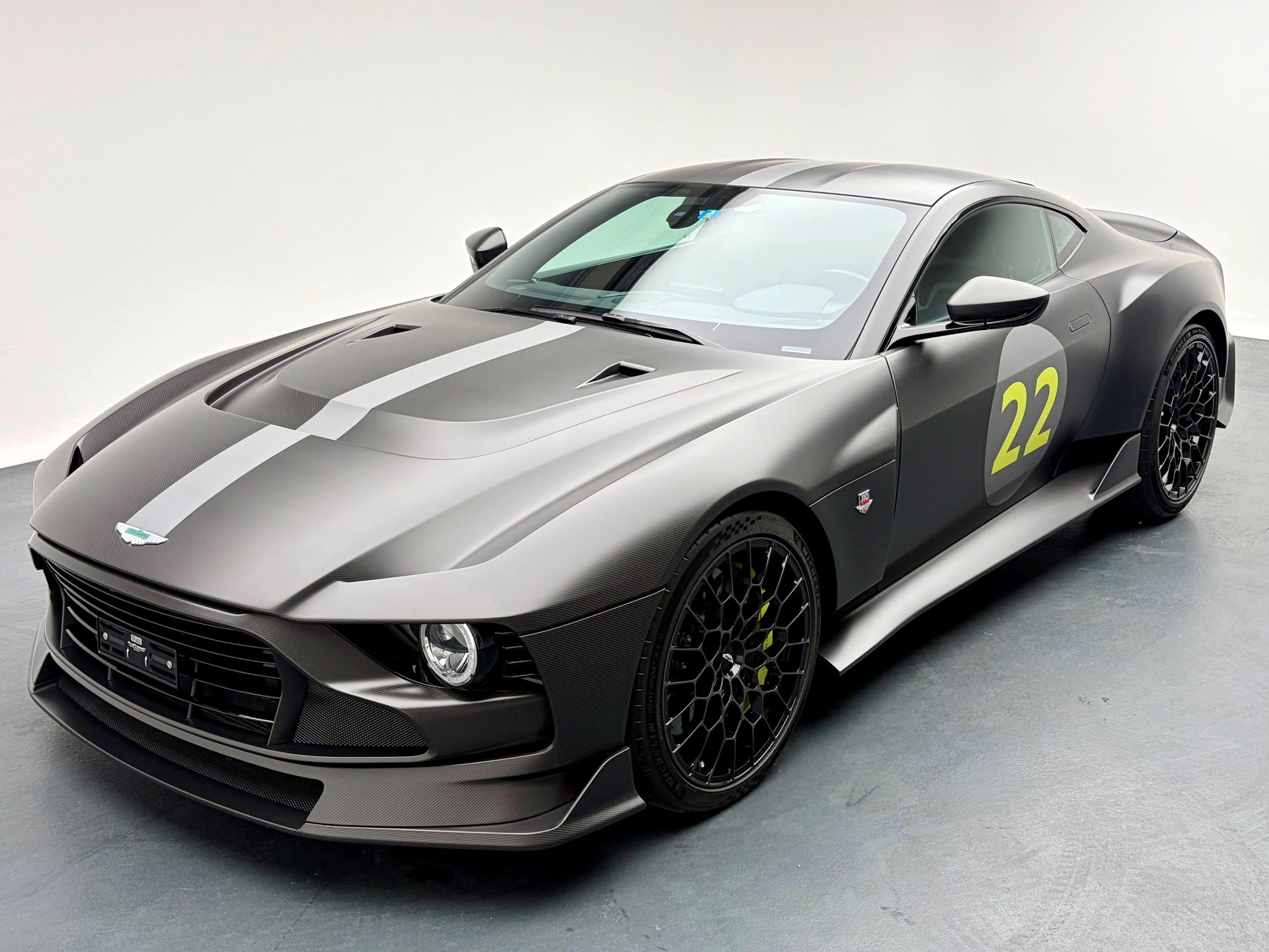ASTON MARTIN Valour