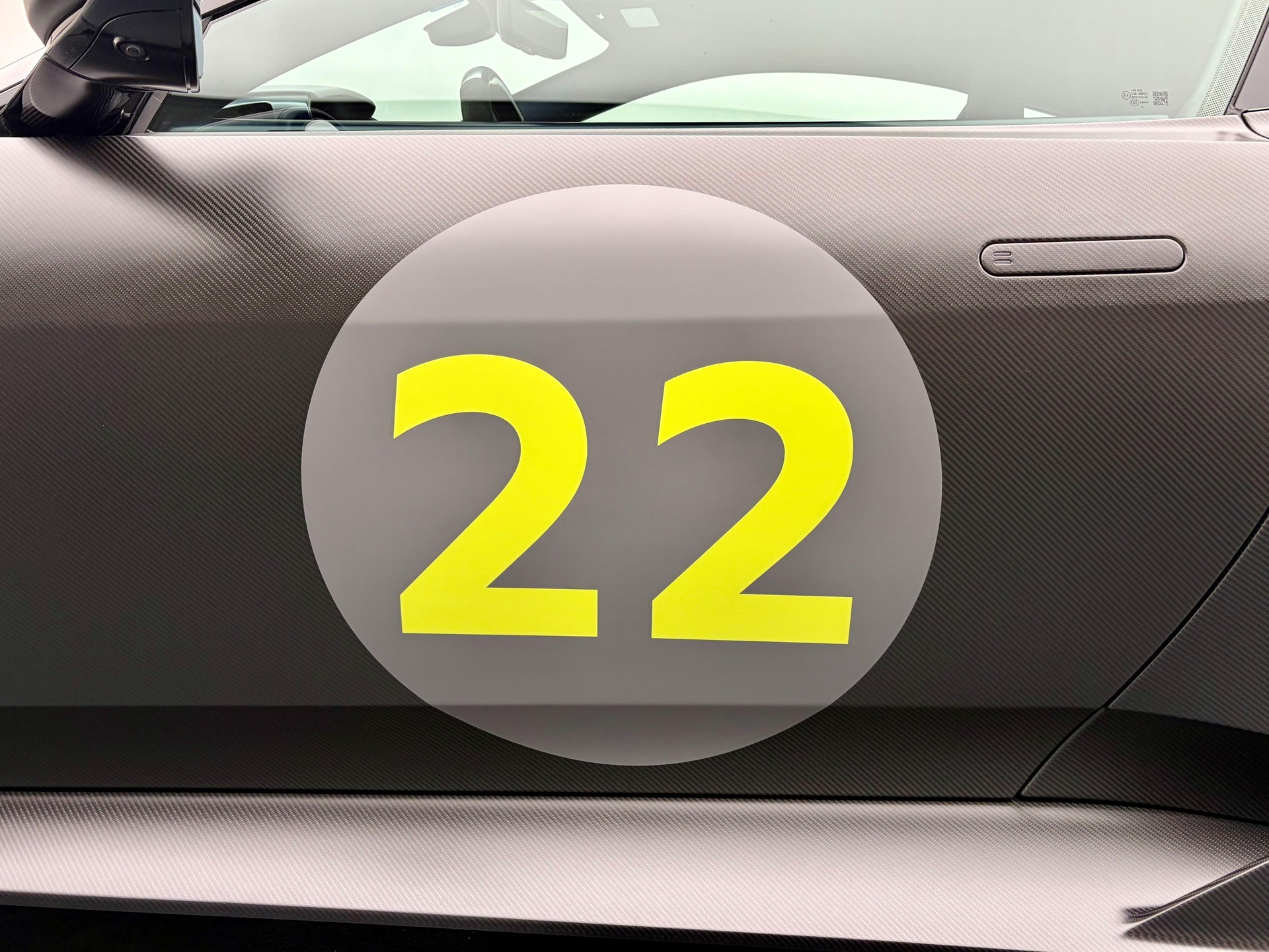 ASTON MARTIN Valour-image-29