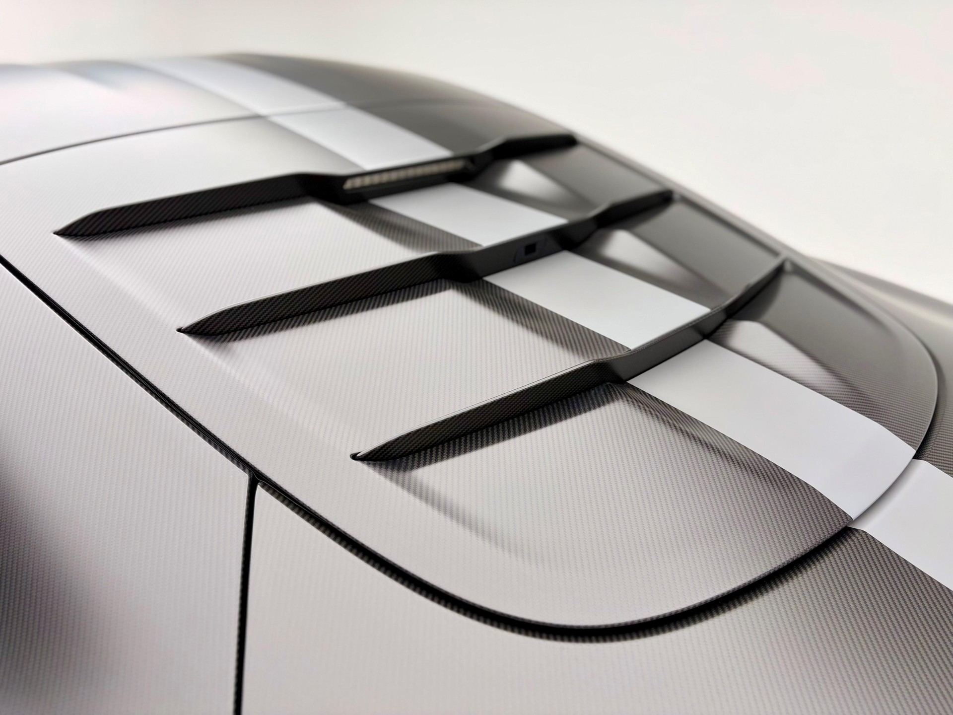 ASTON MARTIN Valour-image-32