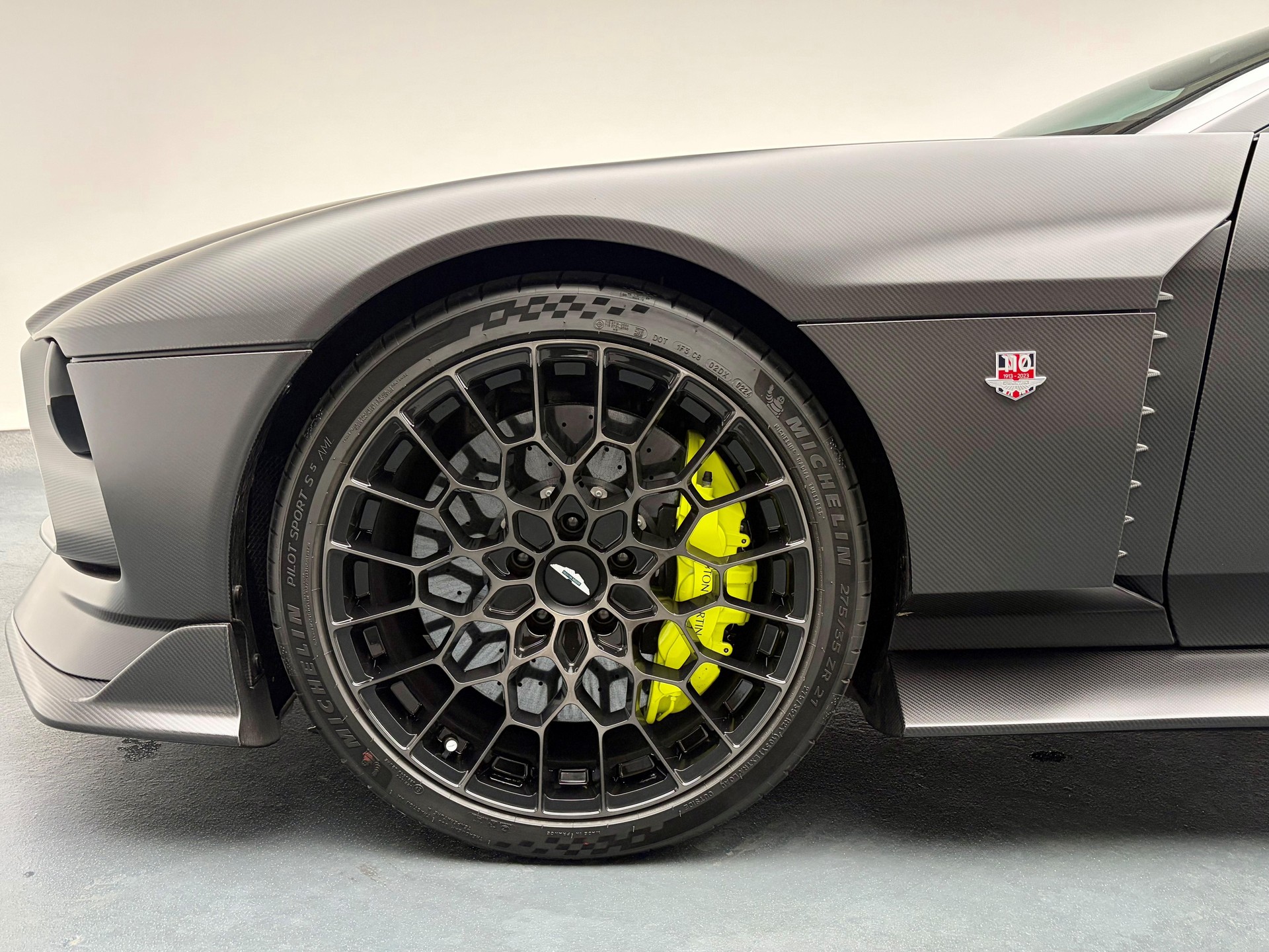 ASTON MARTIN Valour-image-23