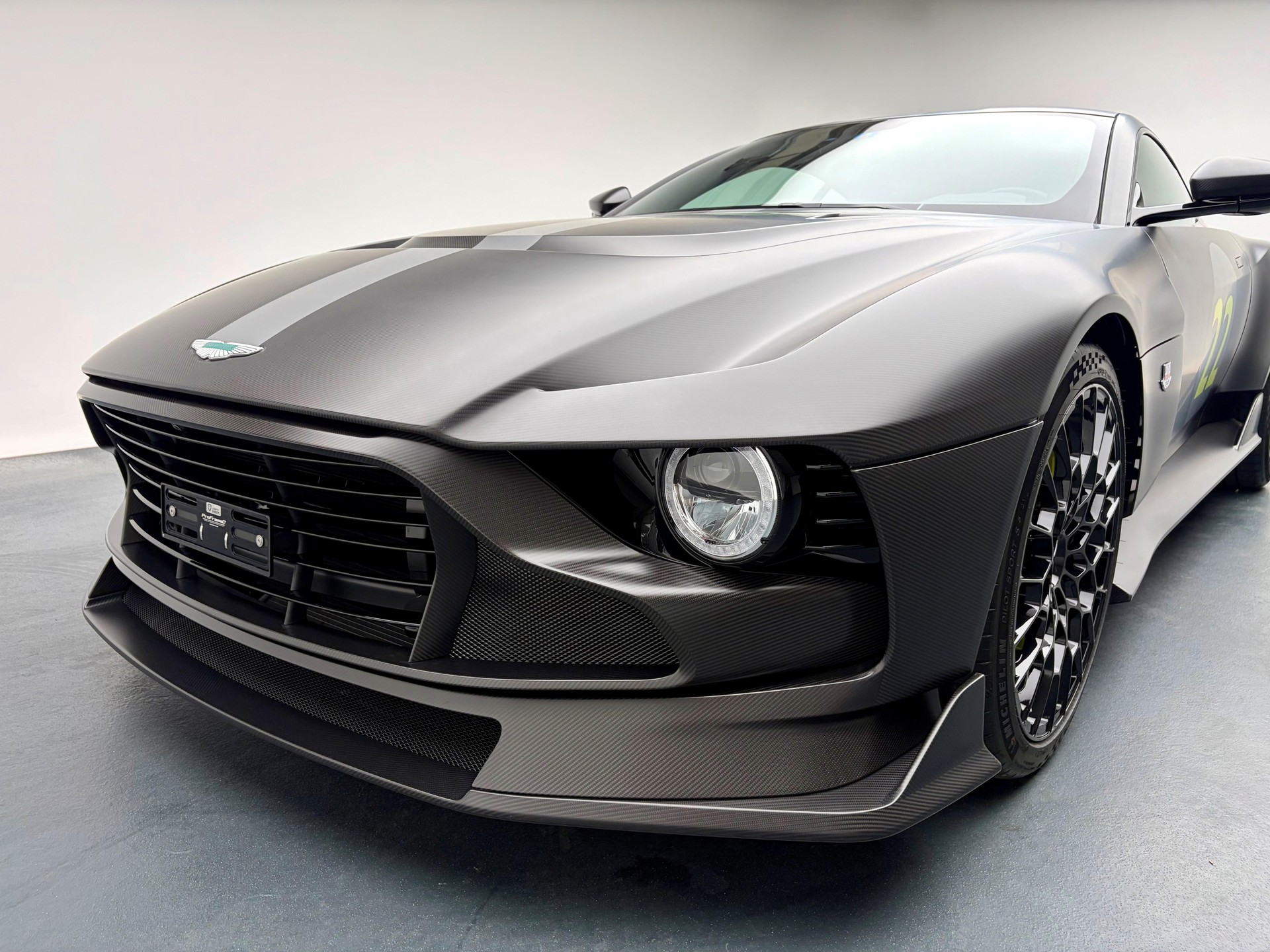 ASTON MARTIN Valour-image-26