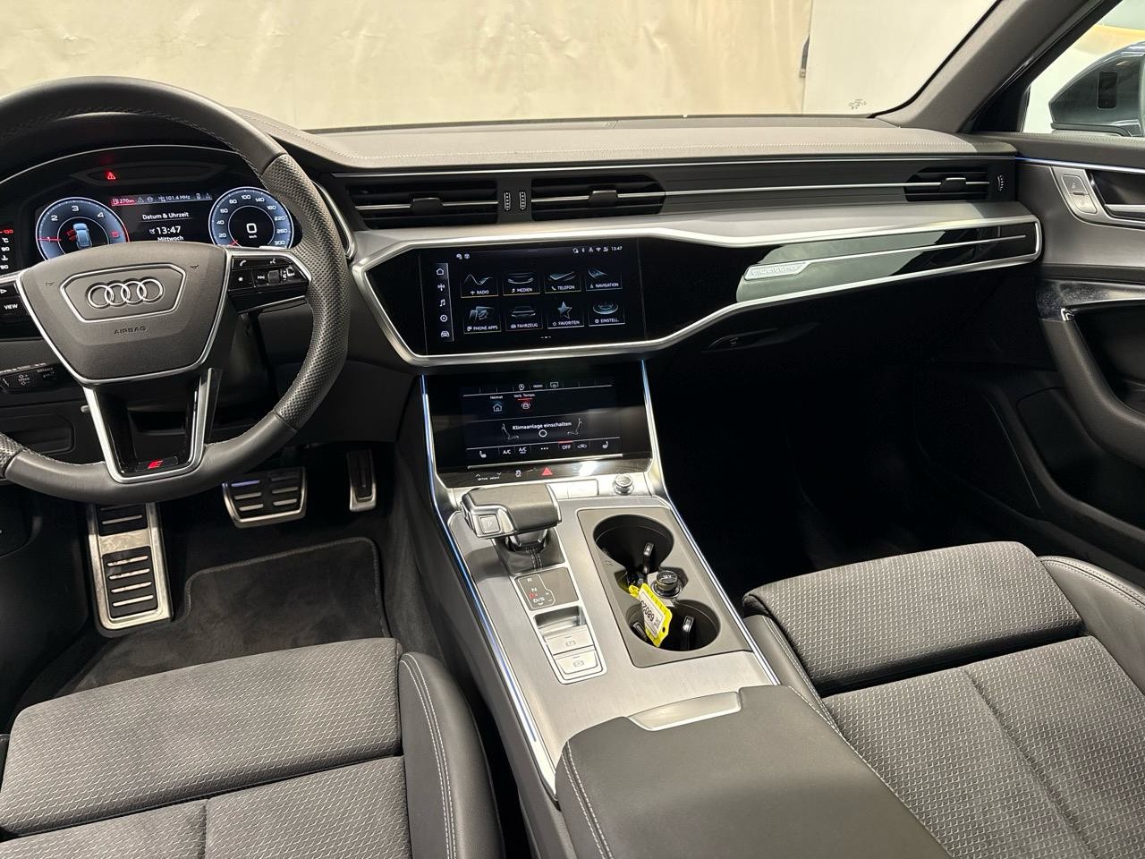 AUDI A6 Avant 40 TDI S line quattro S-tronic-image-4