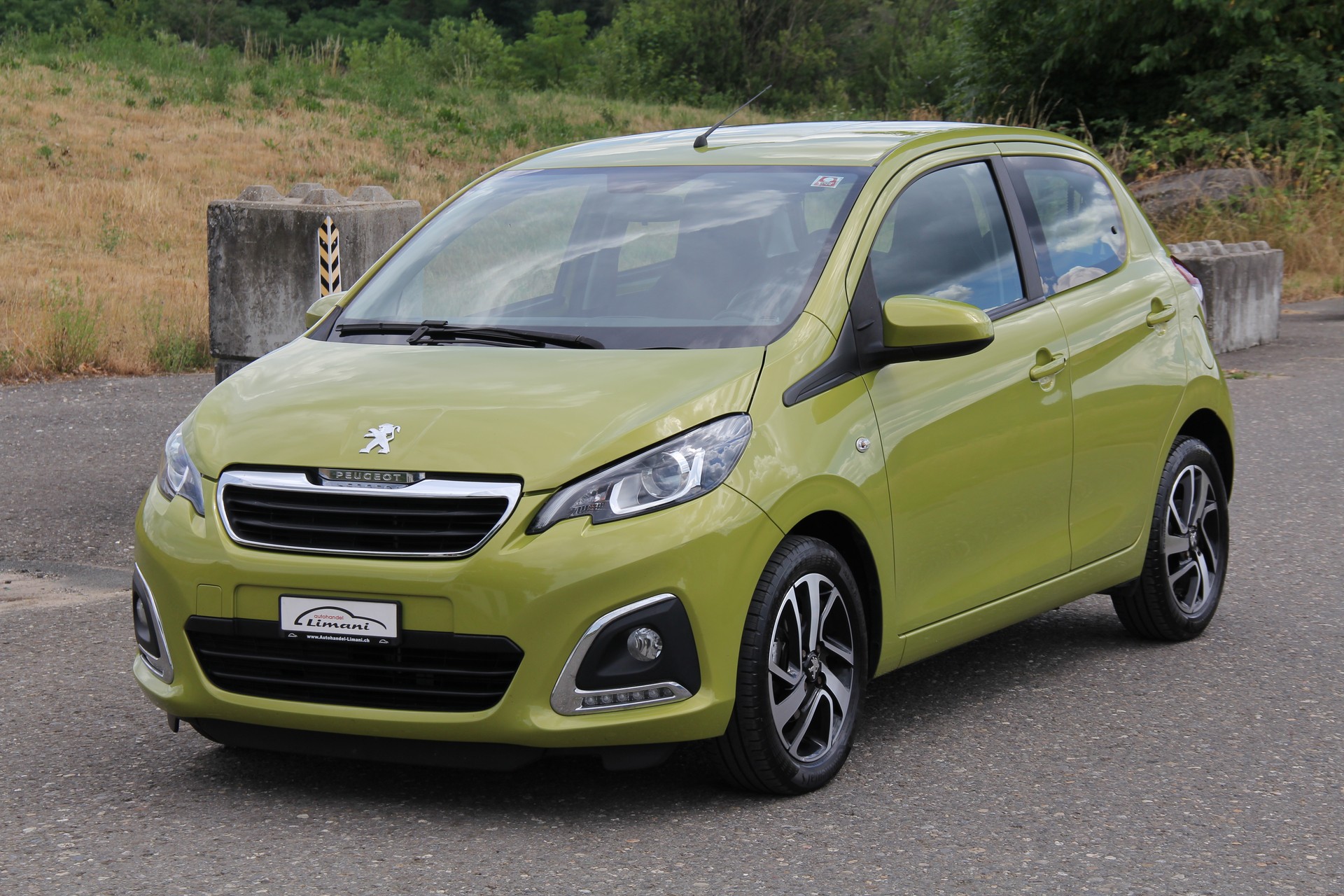 PEUGEOT 108 e-1.0 VTi Stop&Start Active Top-showroom-element-1