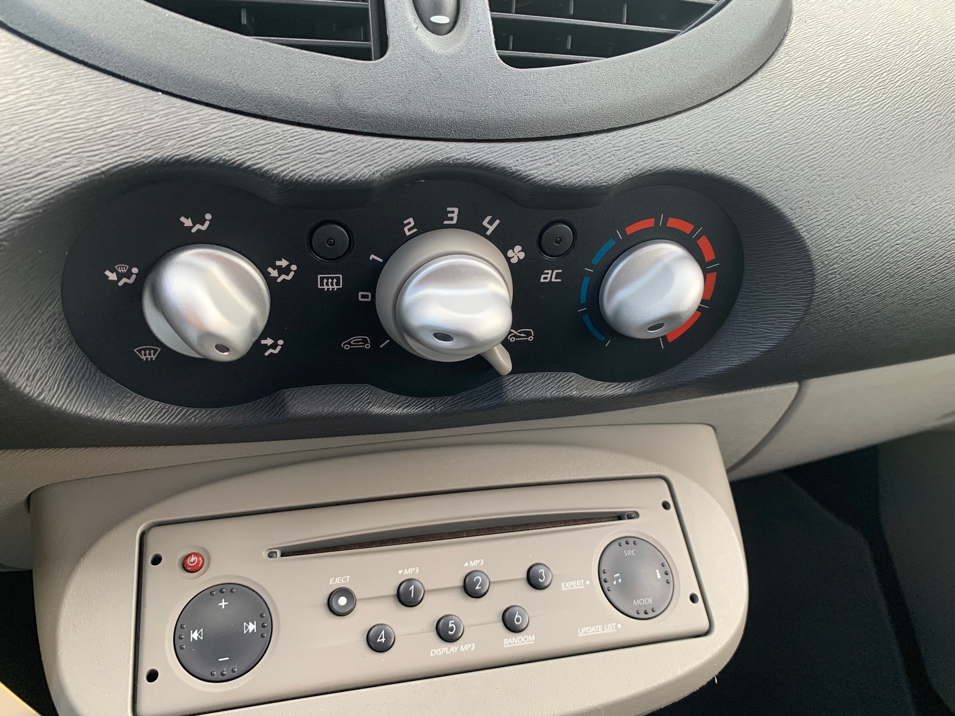 RENAULT Twingo 1.2 16V Dynamique-image-9