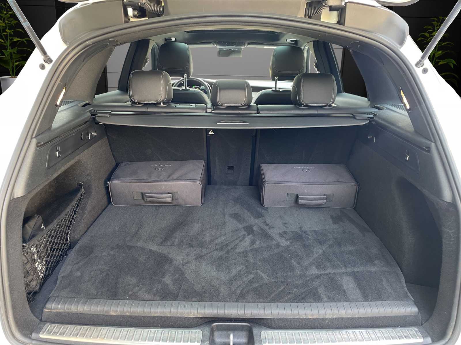 MERCEDES-BENZ GLC 300 e AMG Plus 4Matic-image-14