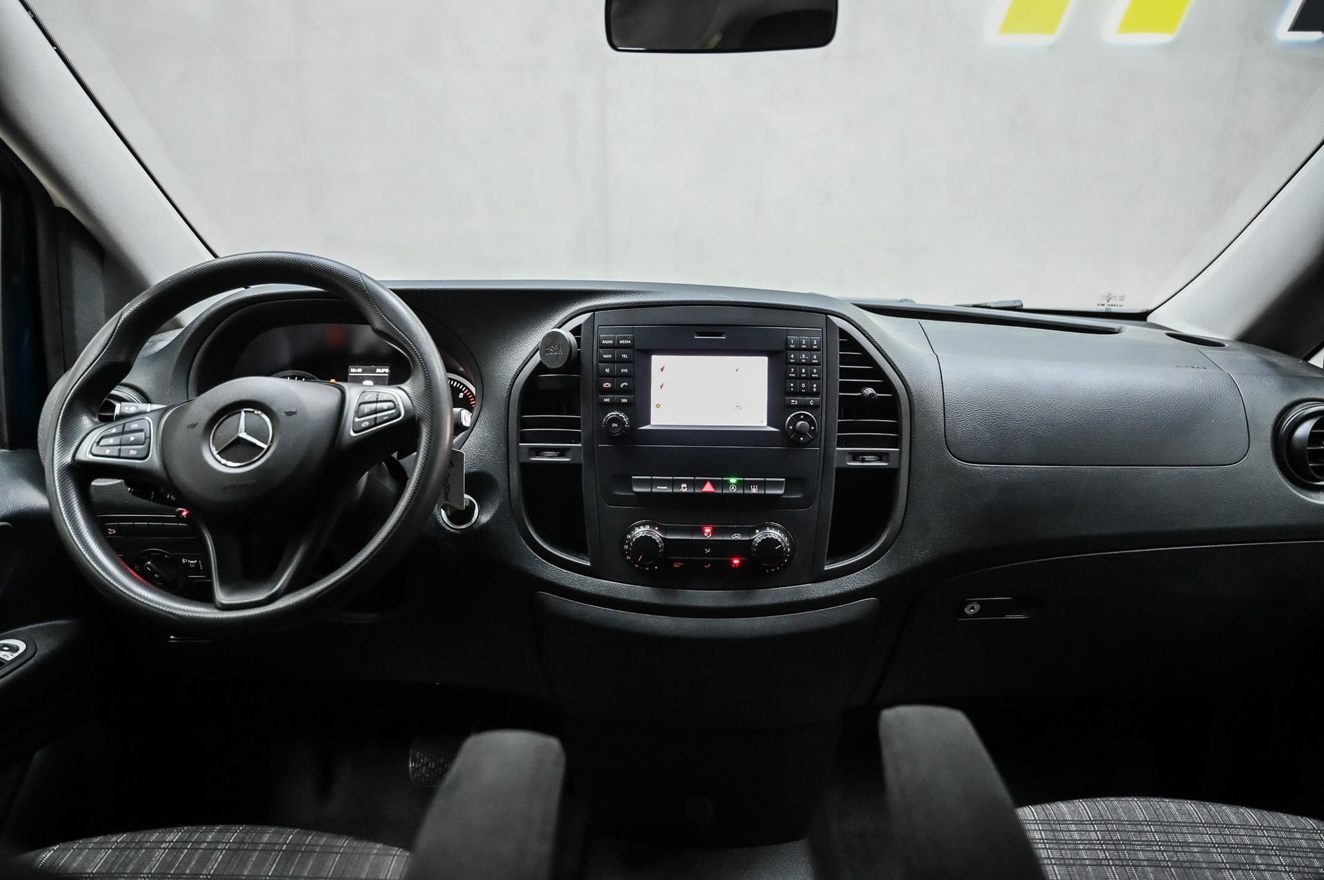 MERCEDES-BENZ Vito 116 Kombi Lang 2.0 CDI Pro-image-16