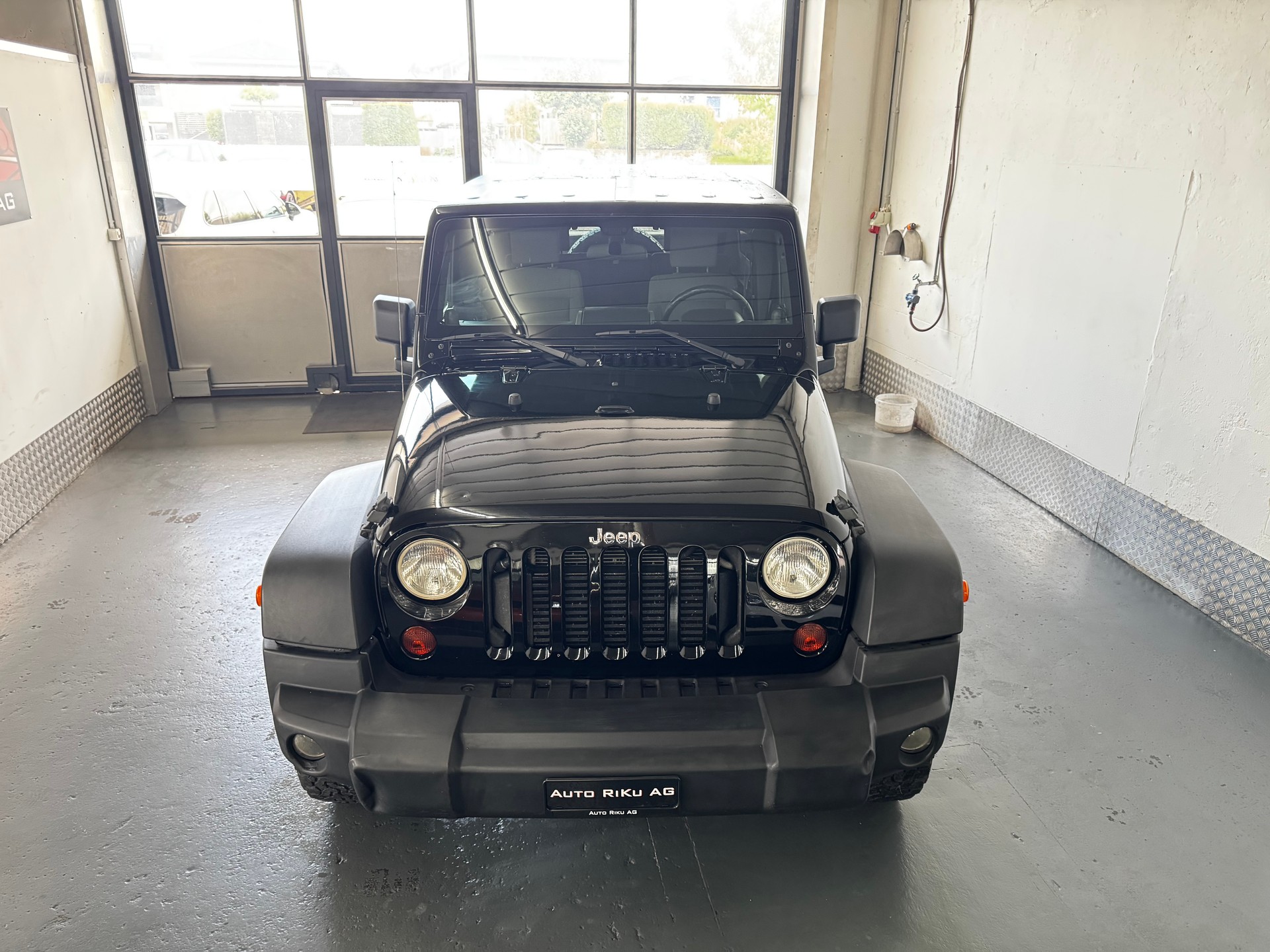 JEEP Wrangler 2.8CRD Unlimited Sport Automatic-showroom-element-2