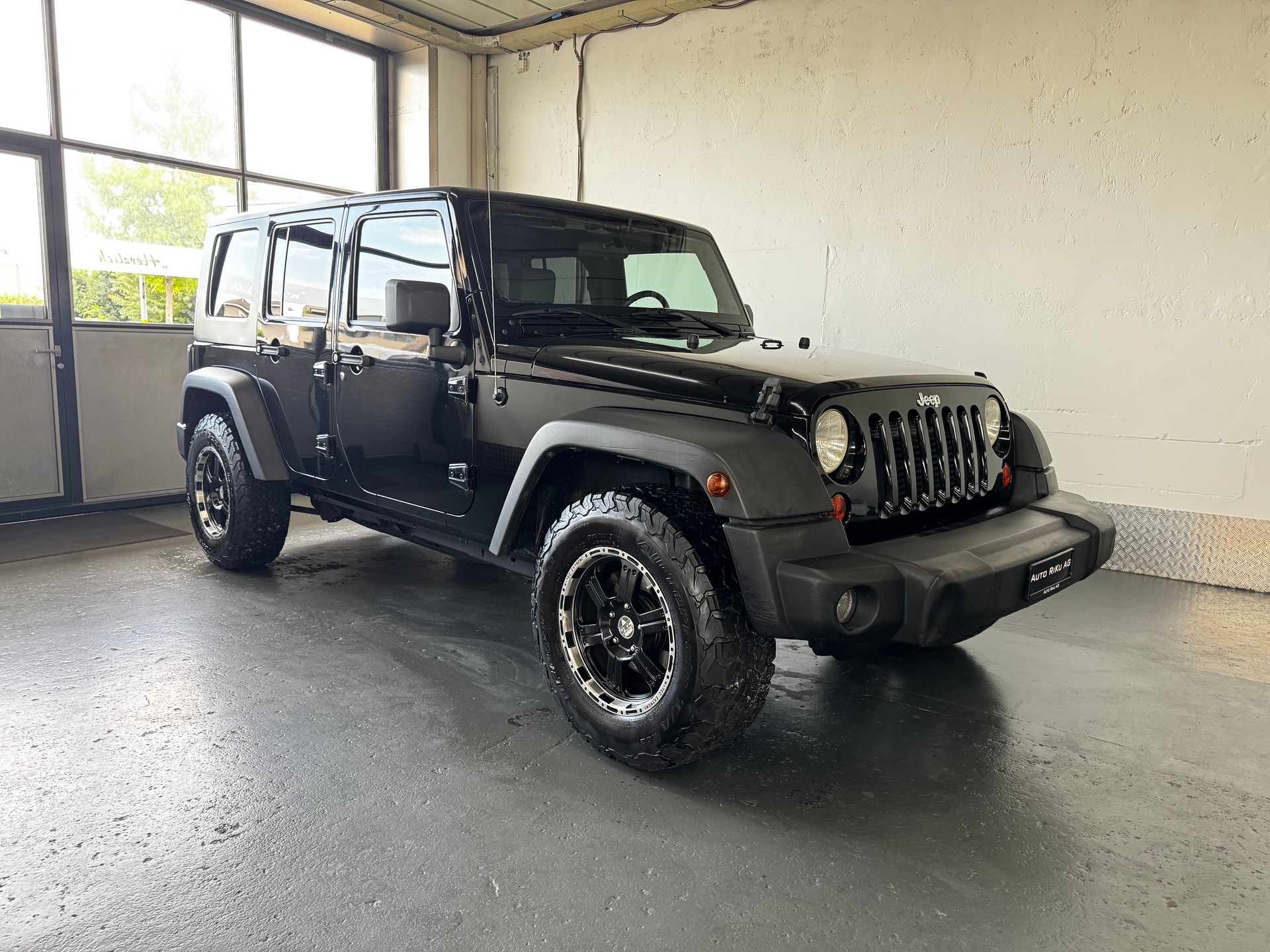 JEEP Wrangler 2.8CRD Unlimited Sport Automatic-showroom-element-1