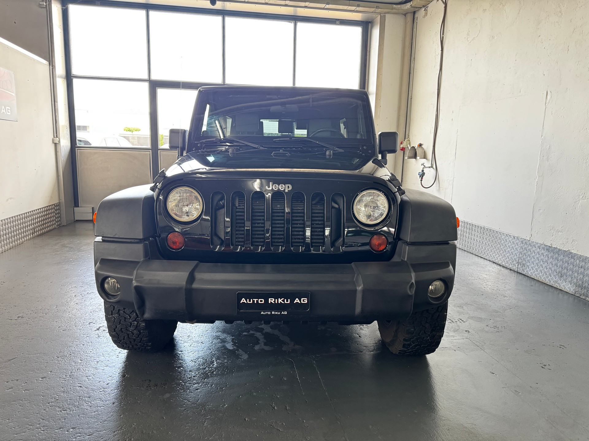 JEEP Wrangler 2.8CRD Unlimited Sport Automatic-showroom-element-3