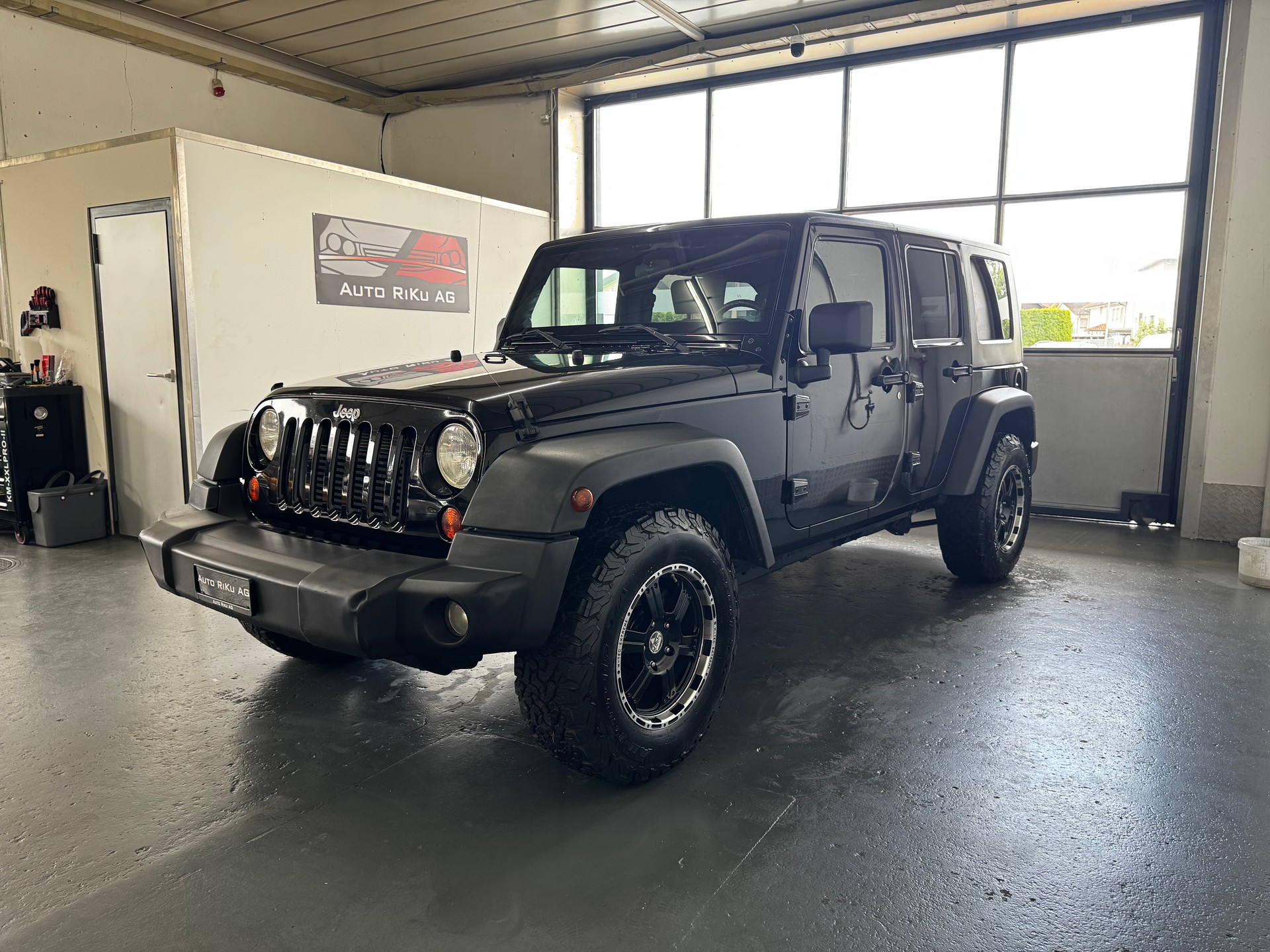 JEEP Wrangler 2.8CRD Unlimited Sport Automatic-image-5