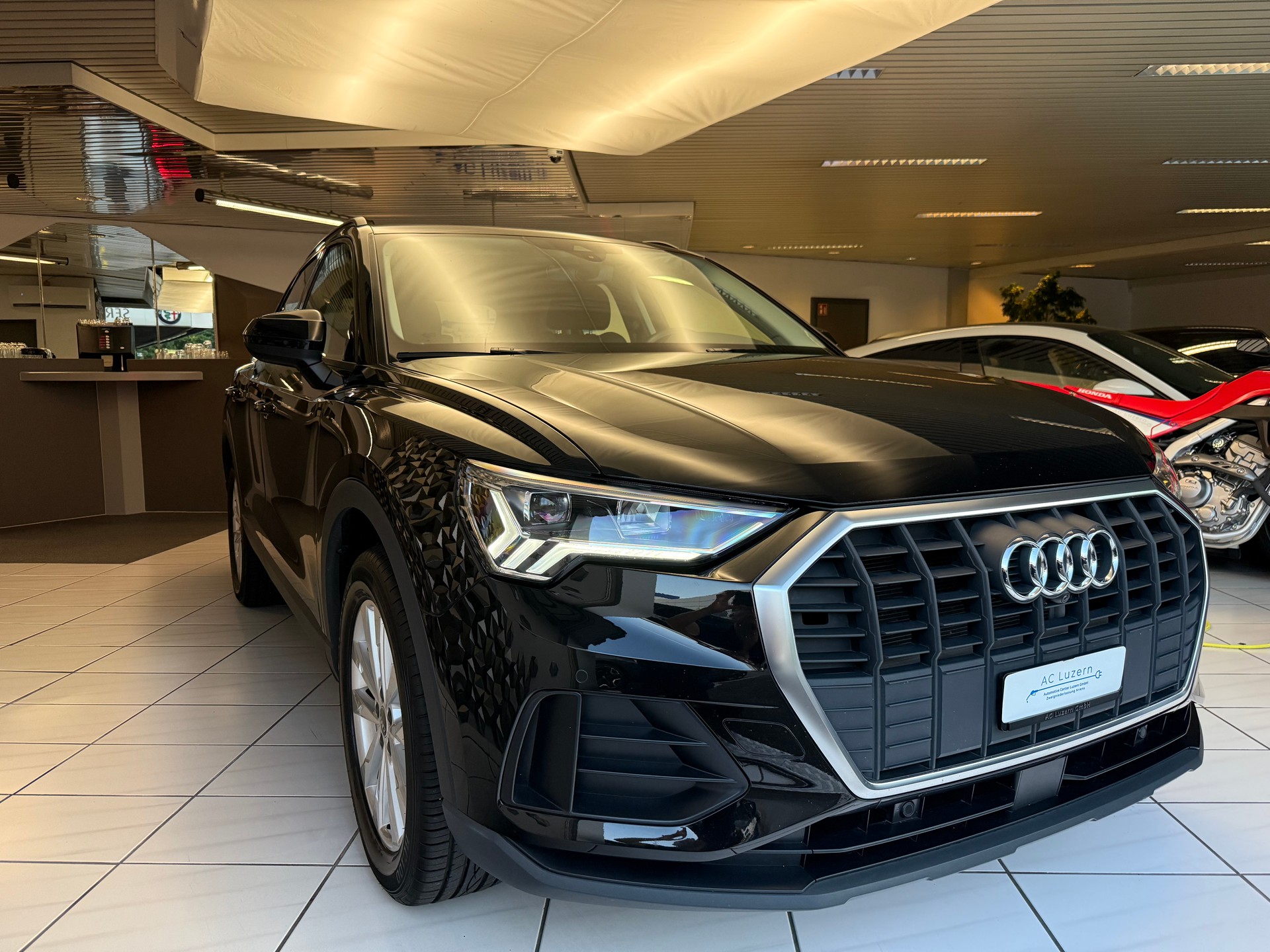 AUDI Q3 45 TFSI e Attraction S-tronic SoH 93.8 %-showroom-element-3