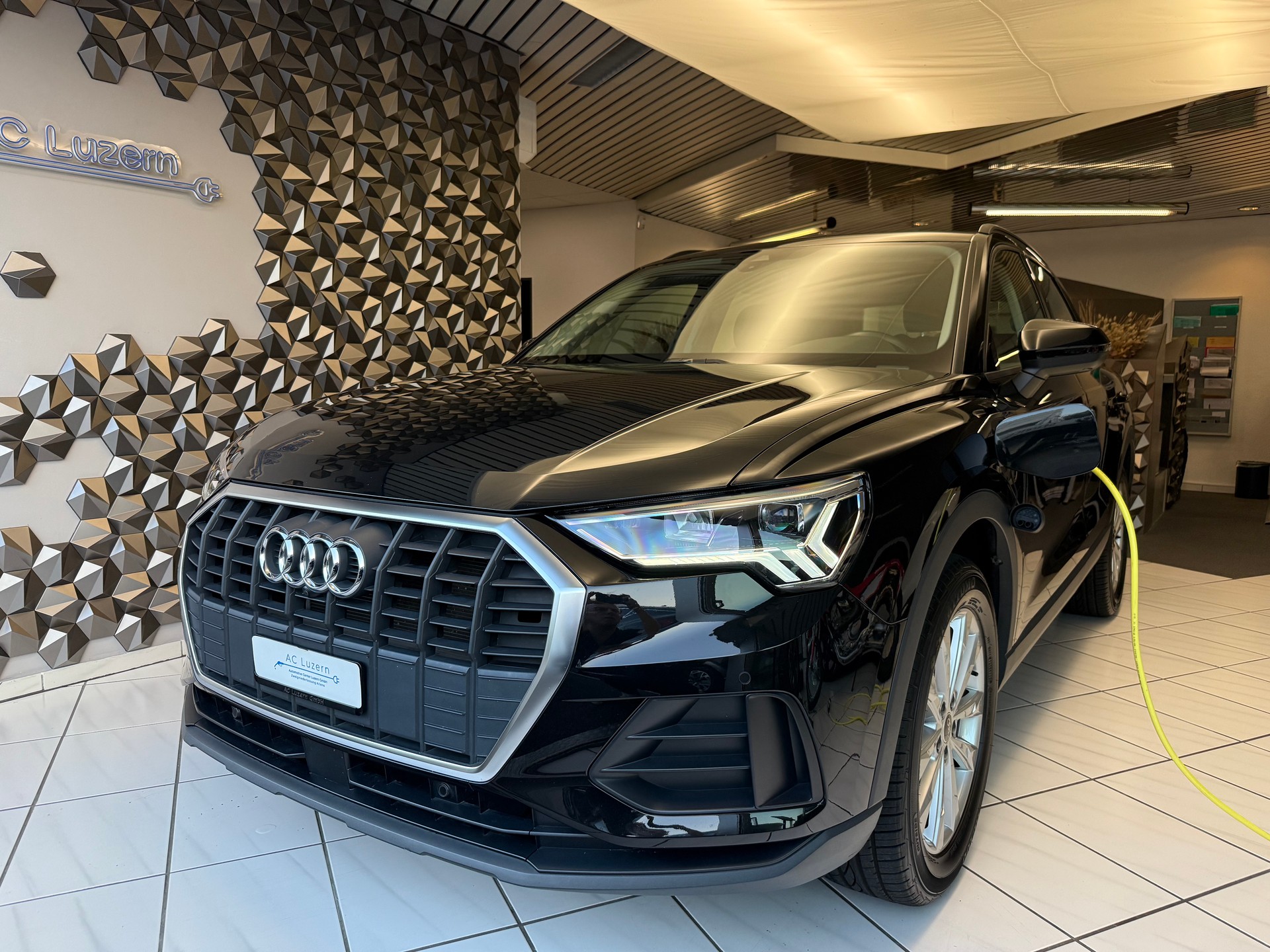 AUDI Q3 45 TFSI e Attraction S-tronic SoH 93.8 %