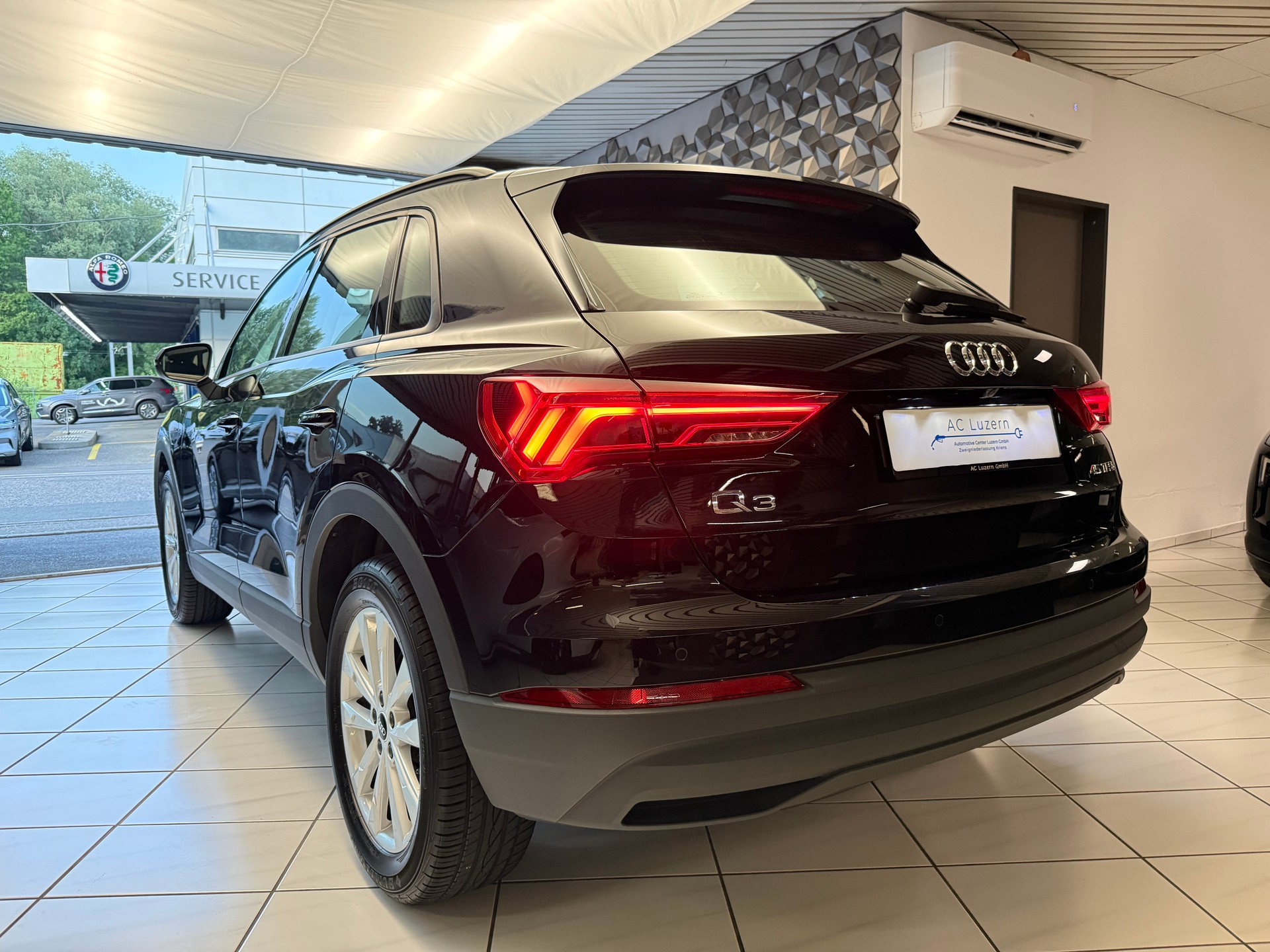 AUDI Q3 45 TFSI e Attraction S-tronic SoH 93.8 %-showroom-element-1