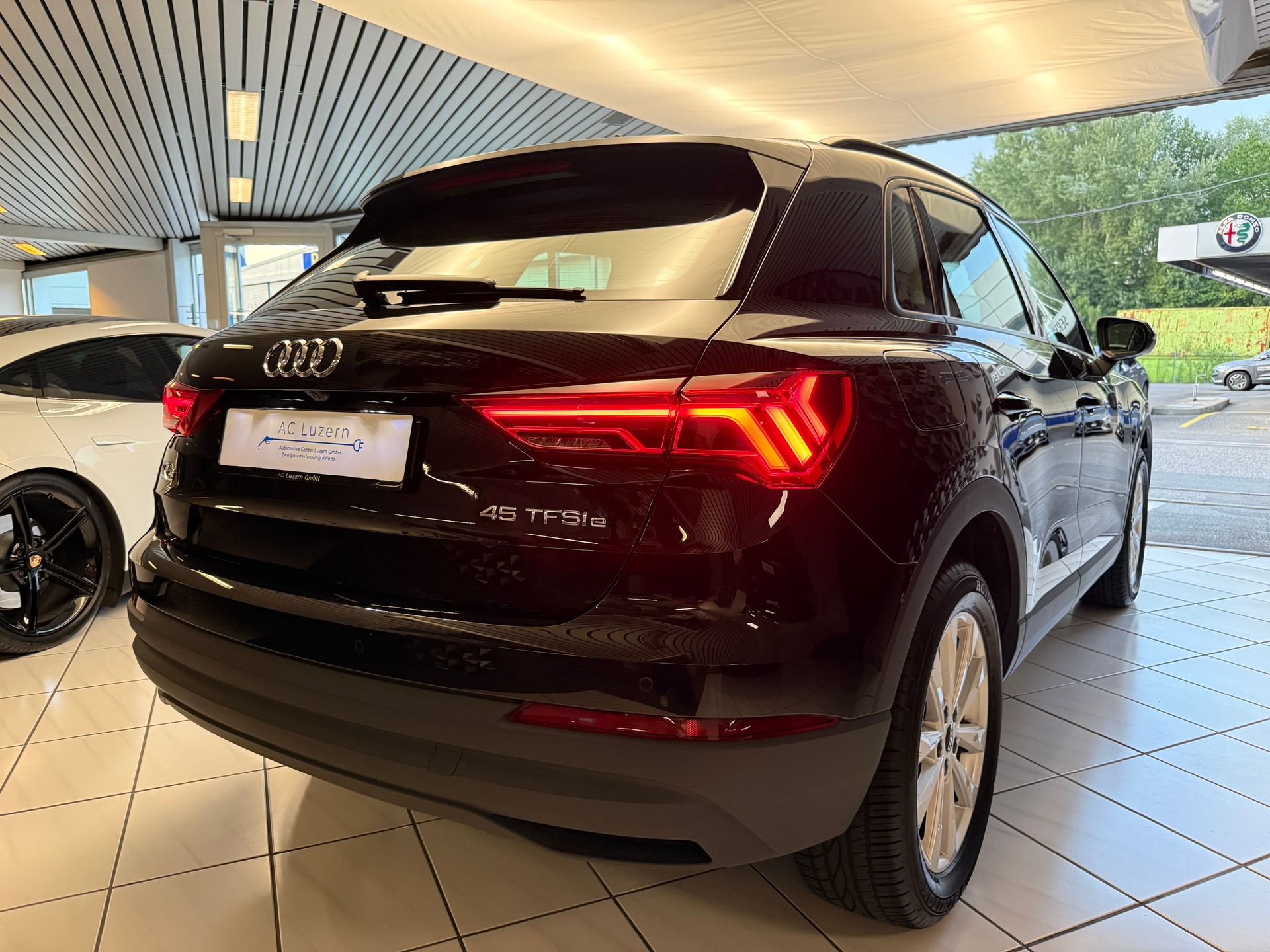 AUDI Q3 45 TFSI e Attraction S-tronic SoH 93.8 %-showroom-element-2