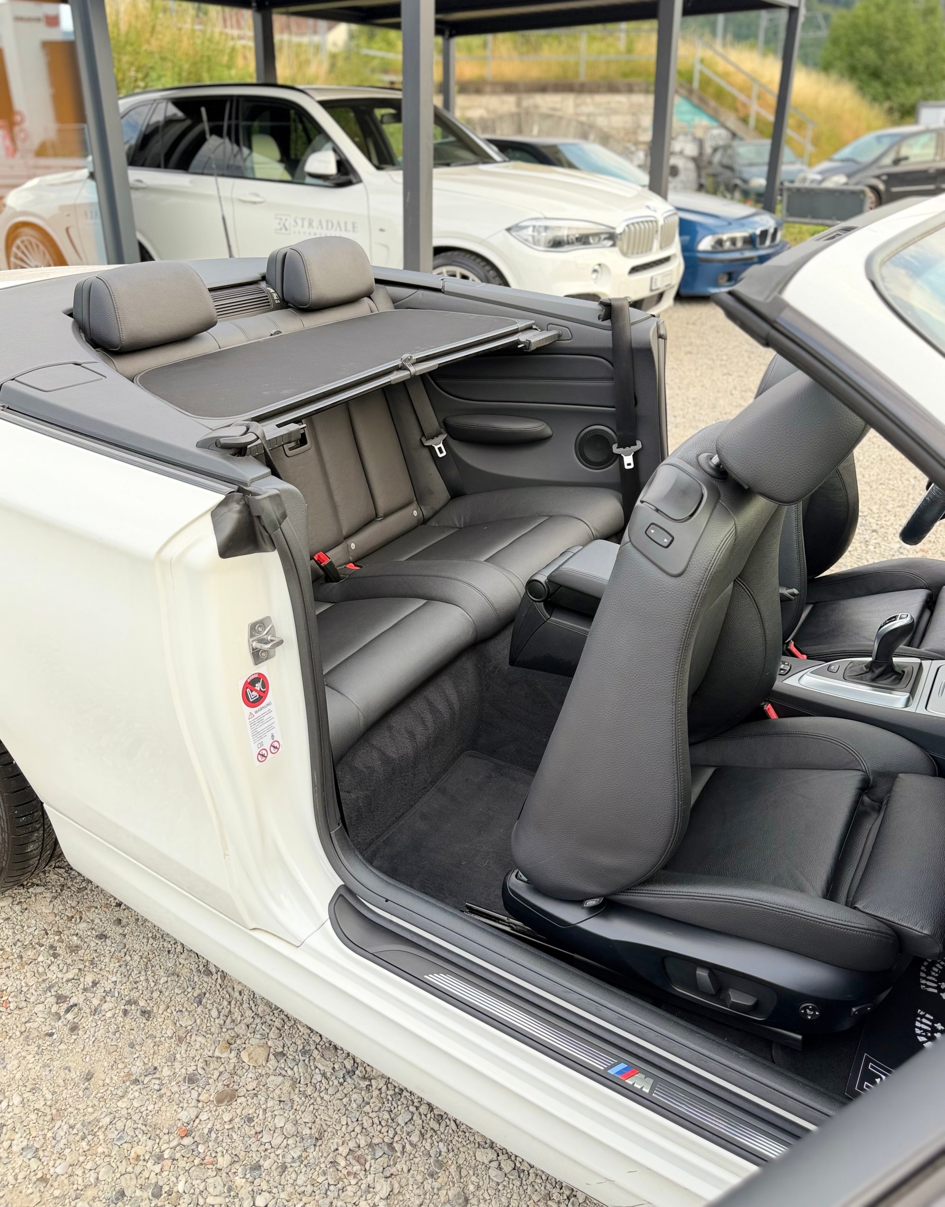 BMW 135i Cabrio DSG **M-Performance**-image-13