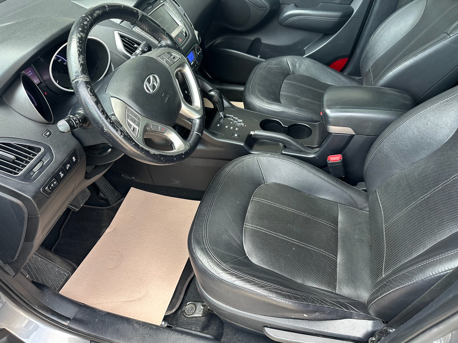 HYUNDAI iX 35 2.0 CRDi Premium 4WD Automatic-image-11