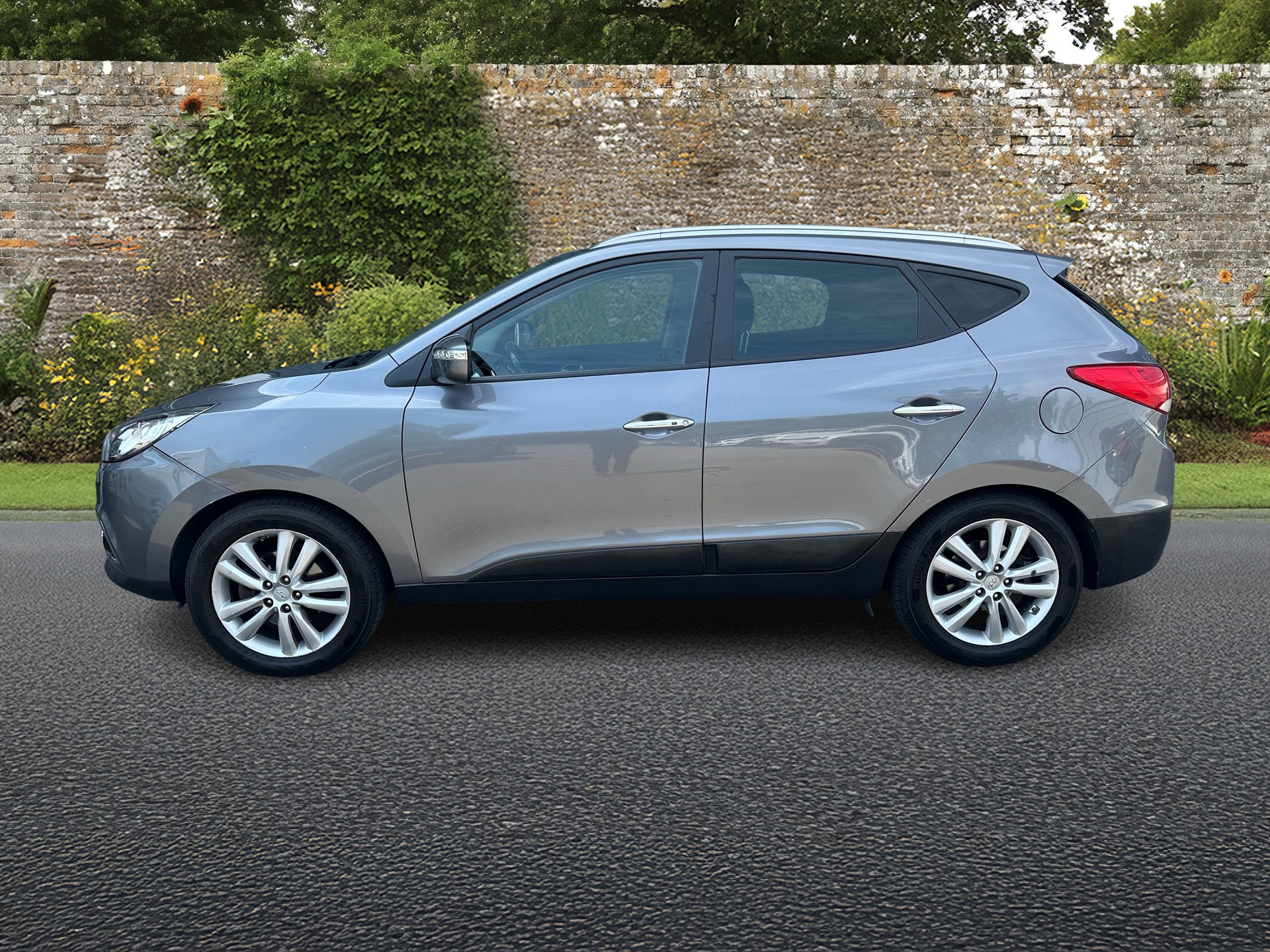 HYUNDAI iX 35 2.0 CRDi Premium 4WD Automatic-image-1