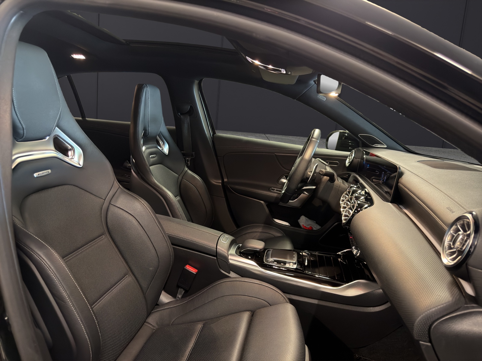 MERCEDES-BENZ A 45 S AMG 4Matic+ Speedshift-image-9
