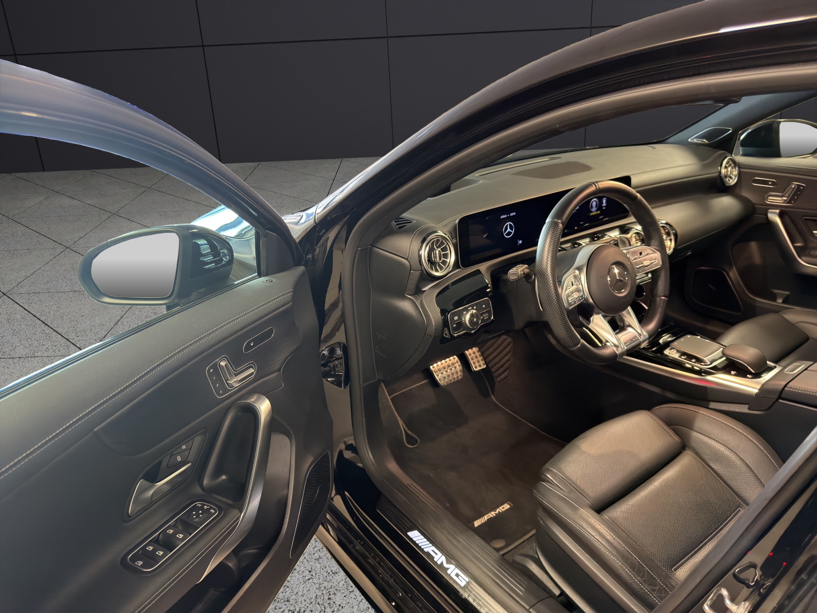 MERCEDES-BENZ A 45 S AMG 4Matic+ Speedshift-image-7