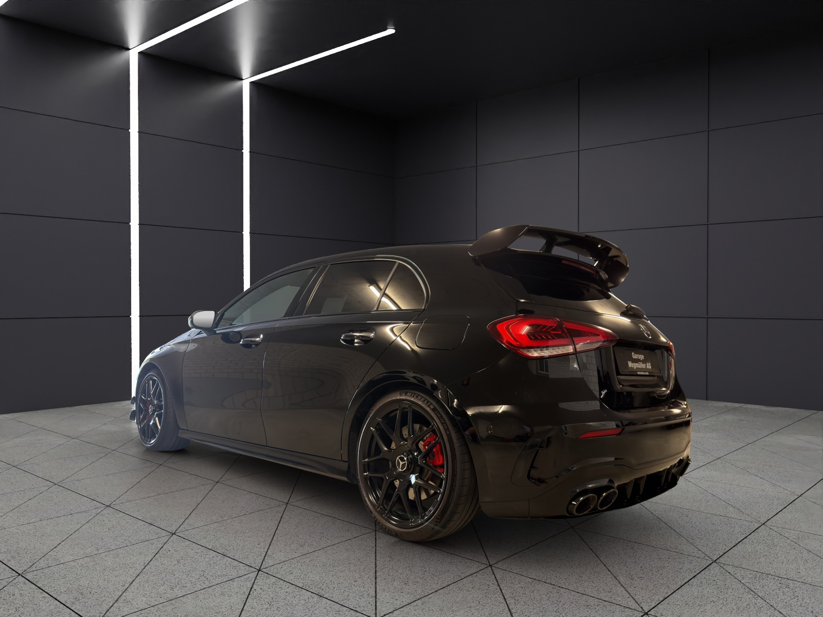 MERCEDES-BENZ A 45 S AMG 4Matic+ Speedshift-showroom-element-2