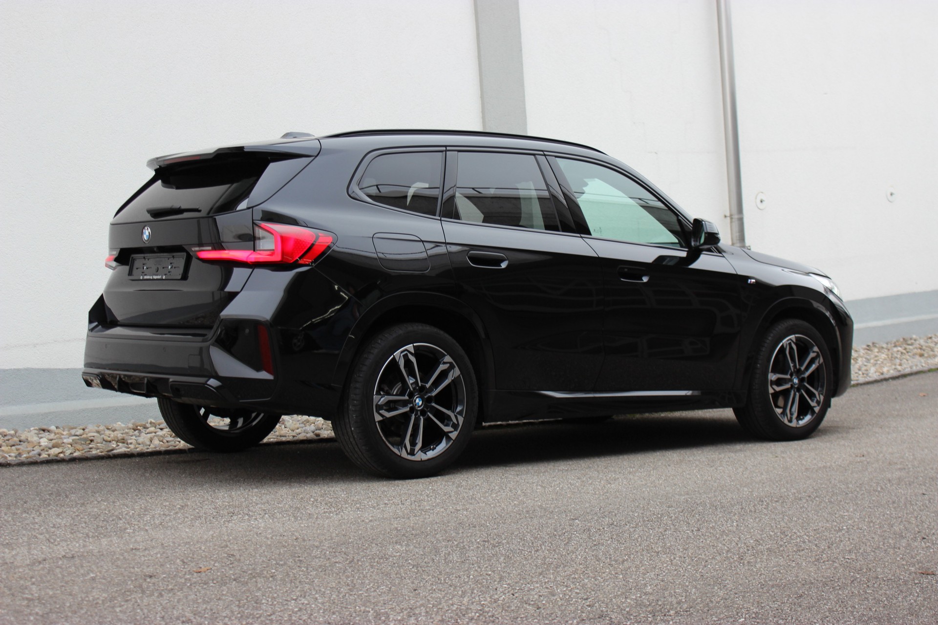 BMW X1 xDrive 20d 48V M Sport-showroom-element-2