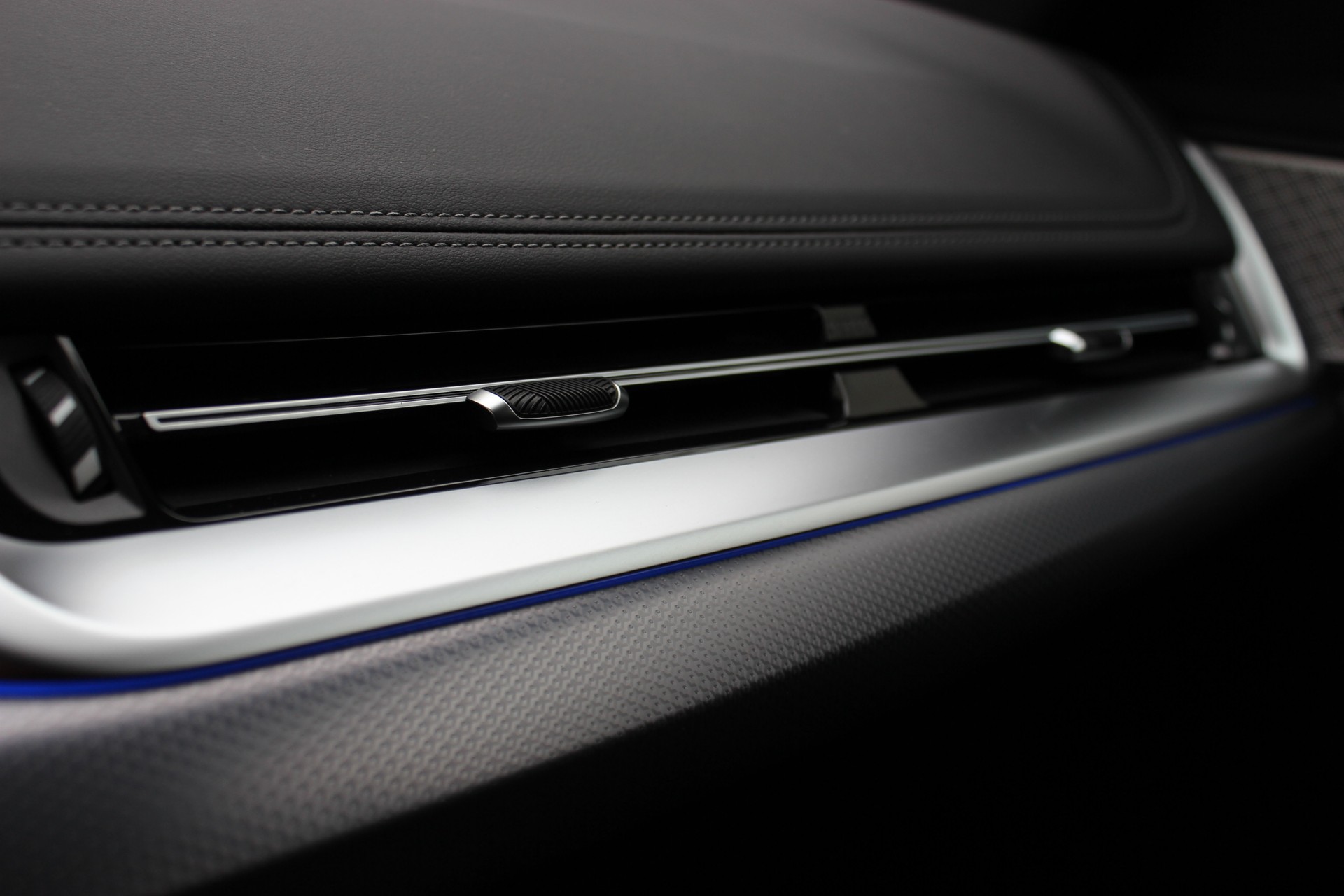 BMW X1 xDrive 20d 48V M Sport-image-25