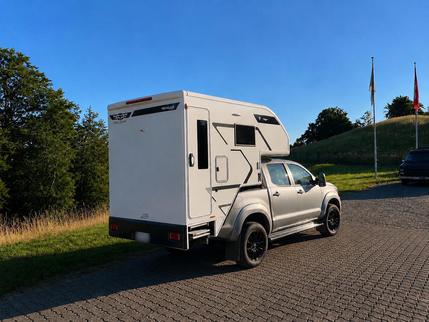 TOYOTA Hilux 3.0 4WD Sol Premium mit Kabine Revolux Ultra Light 2.5-showroom-element-1