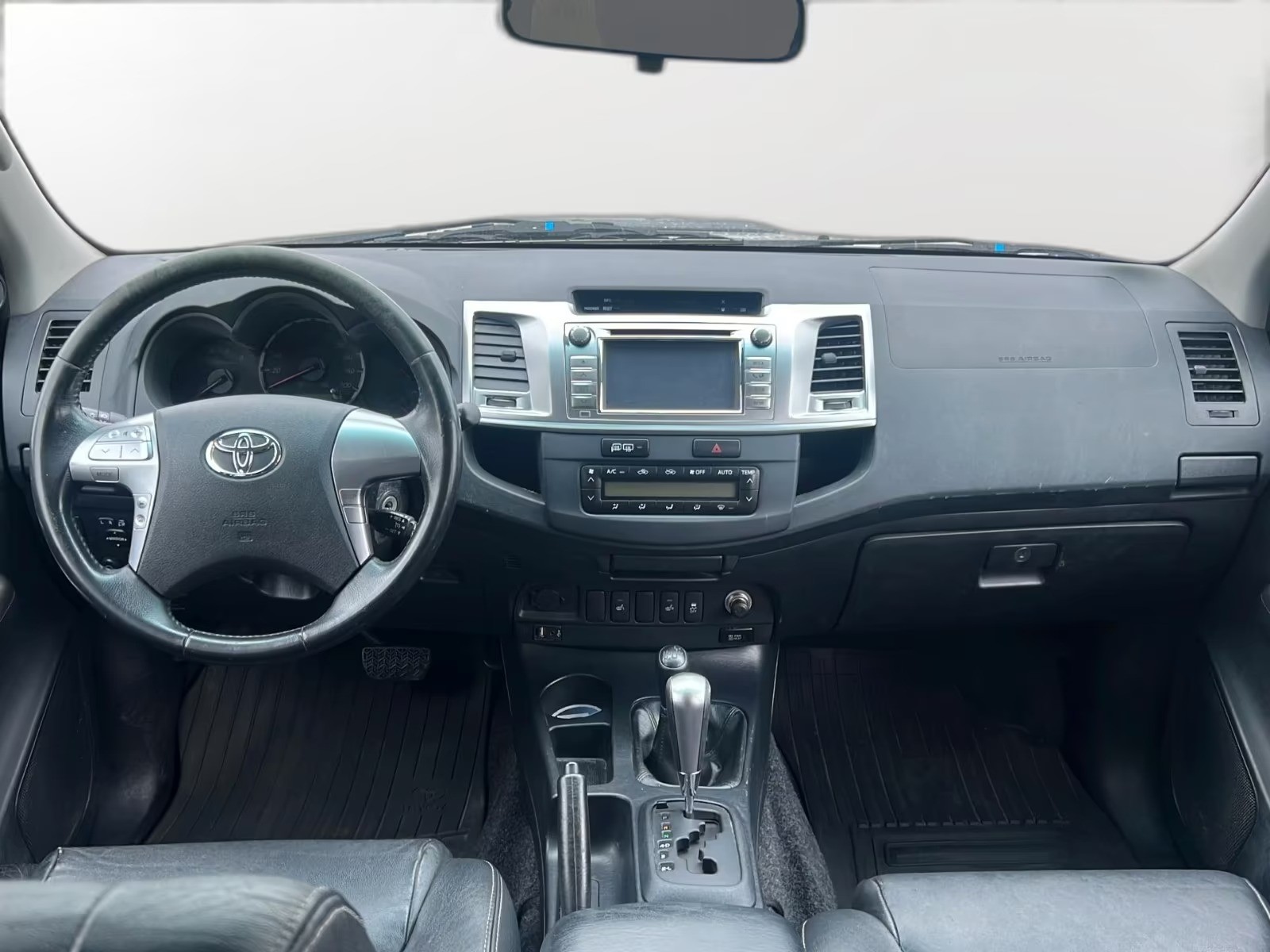 TOYOTA Hilux 3.0 4WD Sol Premium mit Kabine Revolux Ultra Light 2.5-showroom-element-2