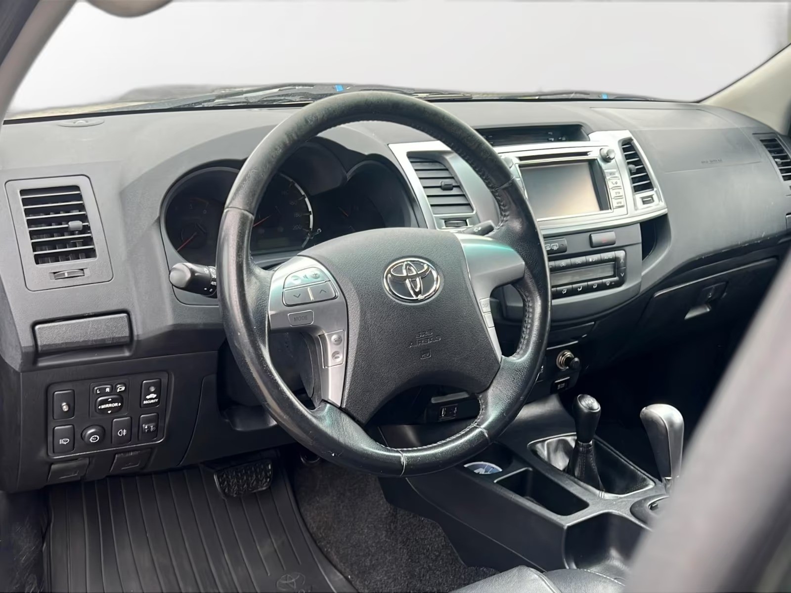 TOYOTA Hilux 3.0 4WD Sol Premium mit Kabine Revolux Ultra Light 2.5-showroom-element-3