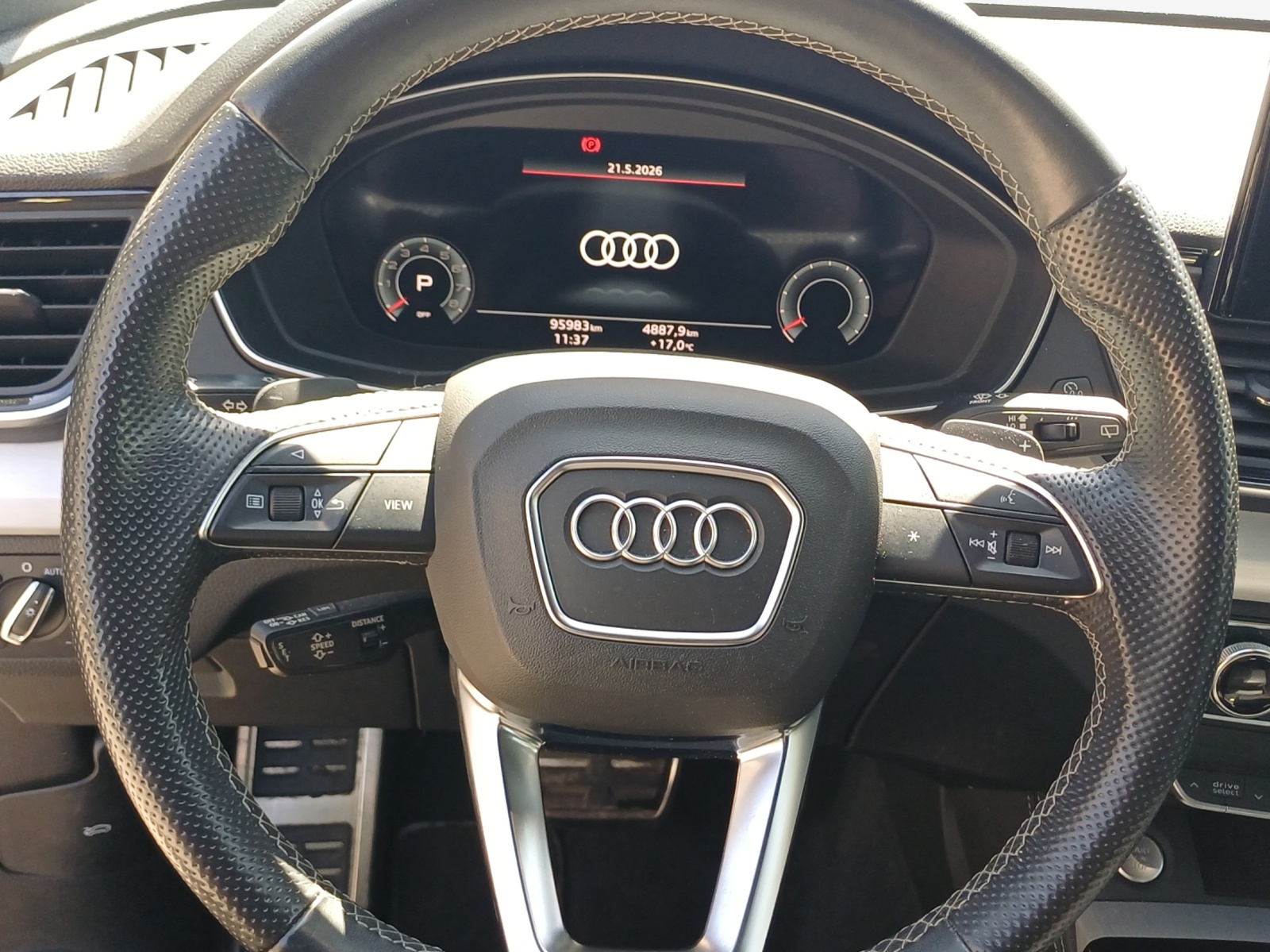 AUDI Q5 45 TFSI S-line quattro S-tronic-image-9
