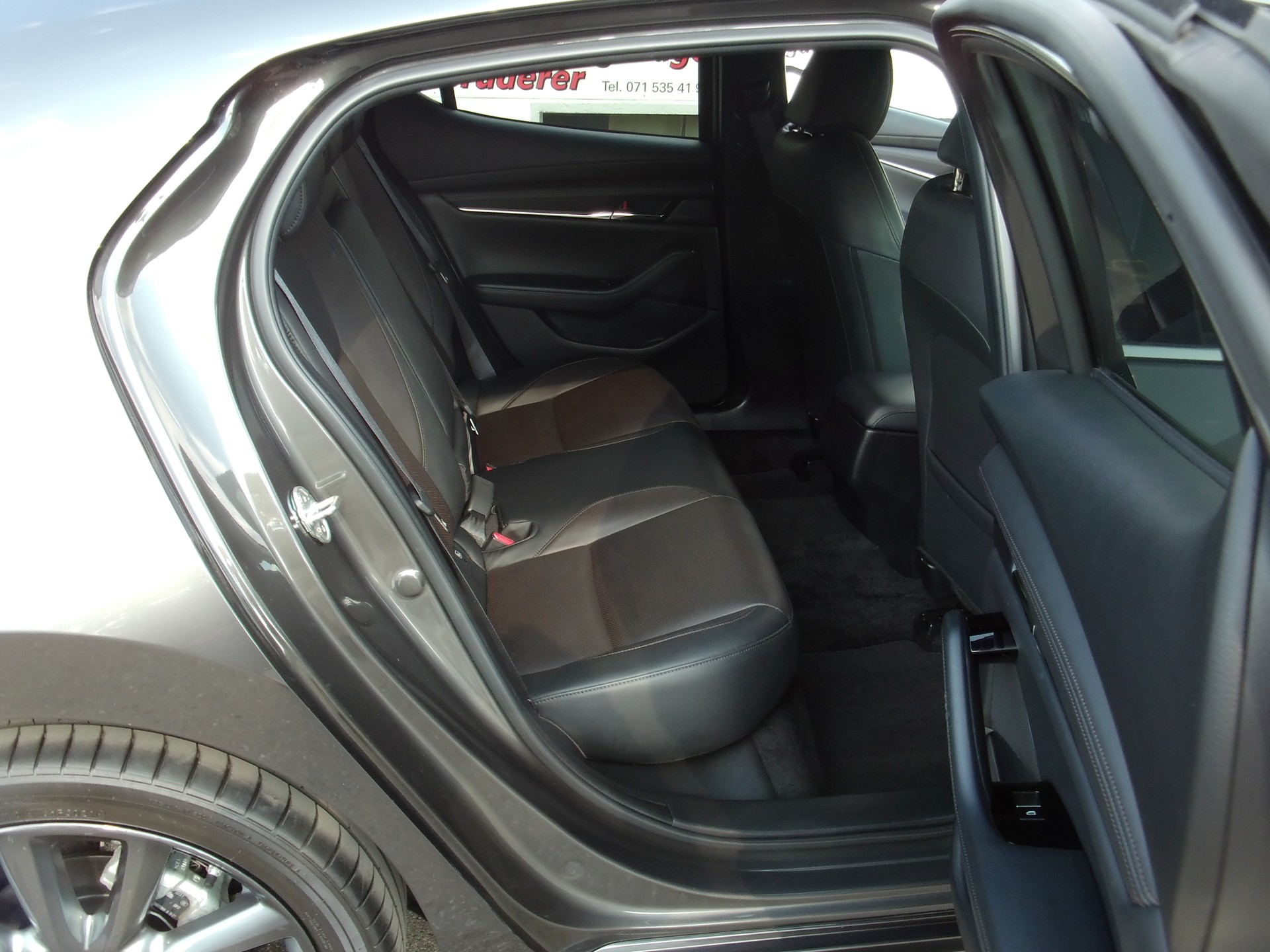MAZDA 3 Hatchback SKYACTIV-X MHybrid 186 Revolution AWD Automat-image-8