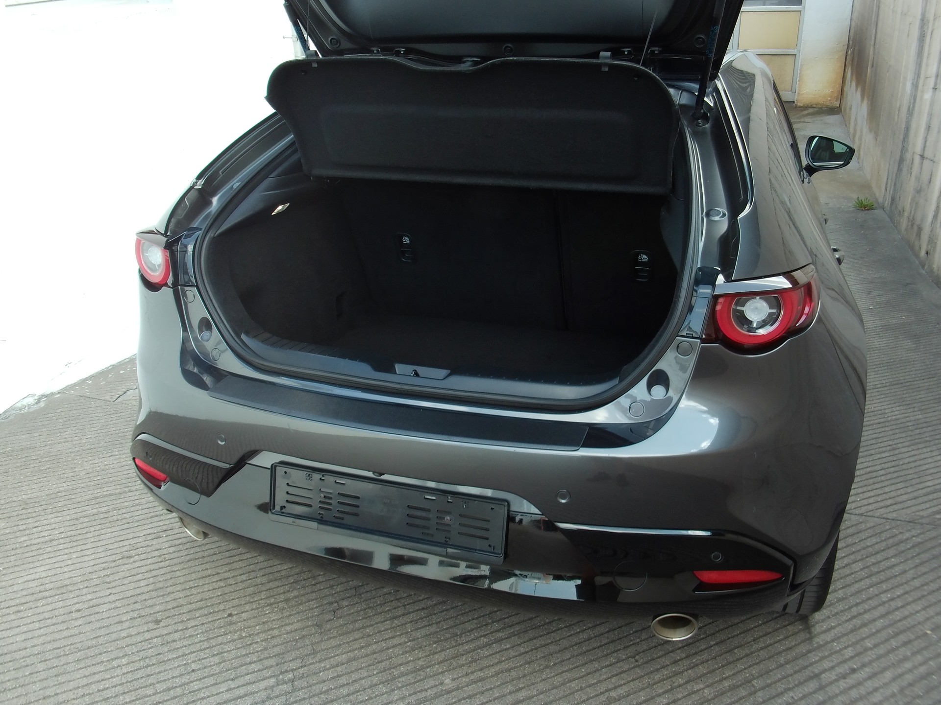 MAZDA 3 Hatchback SKYACTIV-X MHybrid 186 Revolution AWD Automat-image-13
