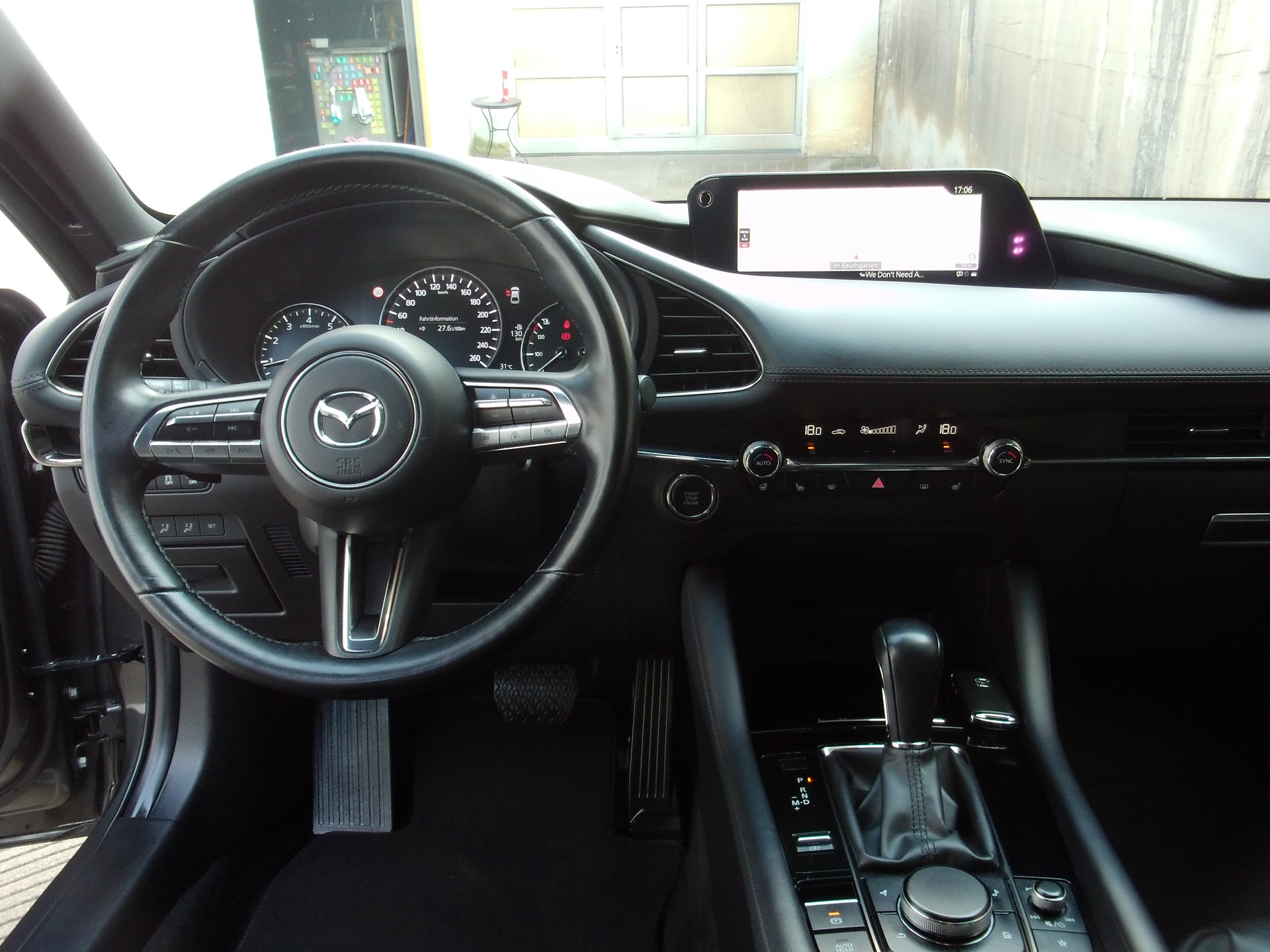 MAZDA 3 Hatchback SKYACTIV-X MHybrid 186 Revolution AWD Automat-image-9
