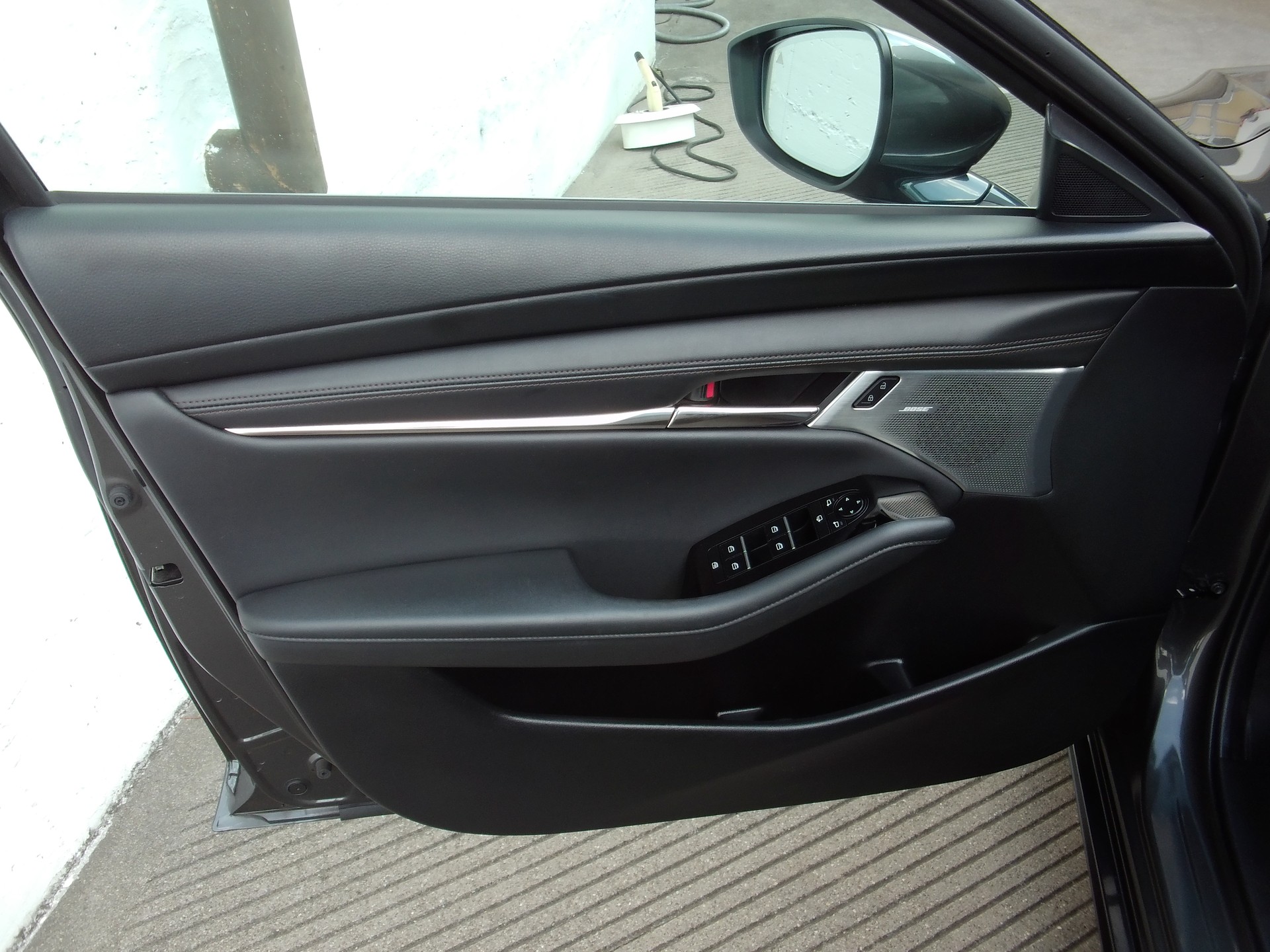 MAZDA 3 Hatchback SKYACTIV-X MHybrid 186 Revolution AWD Automat-image-12