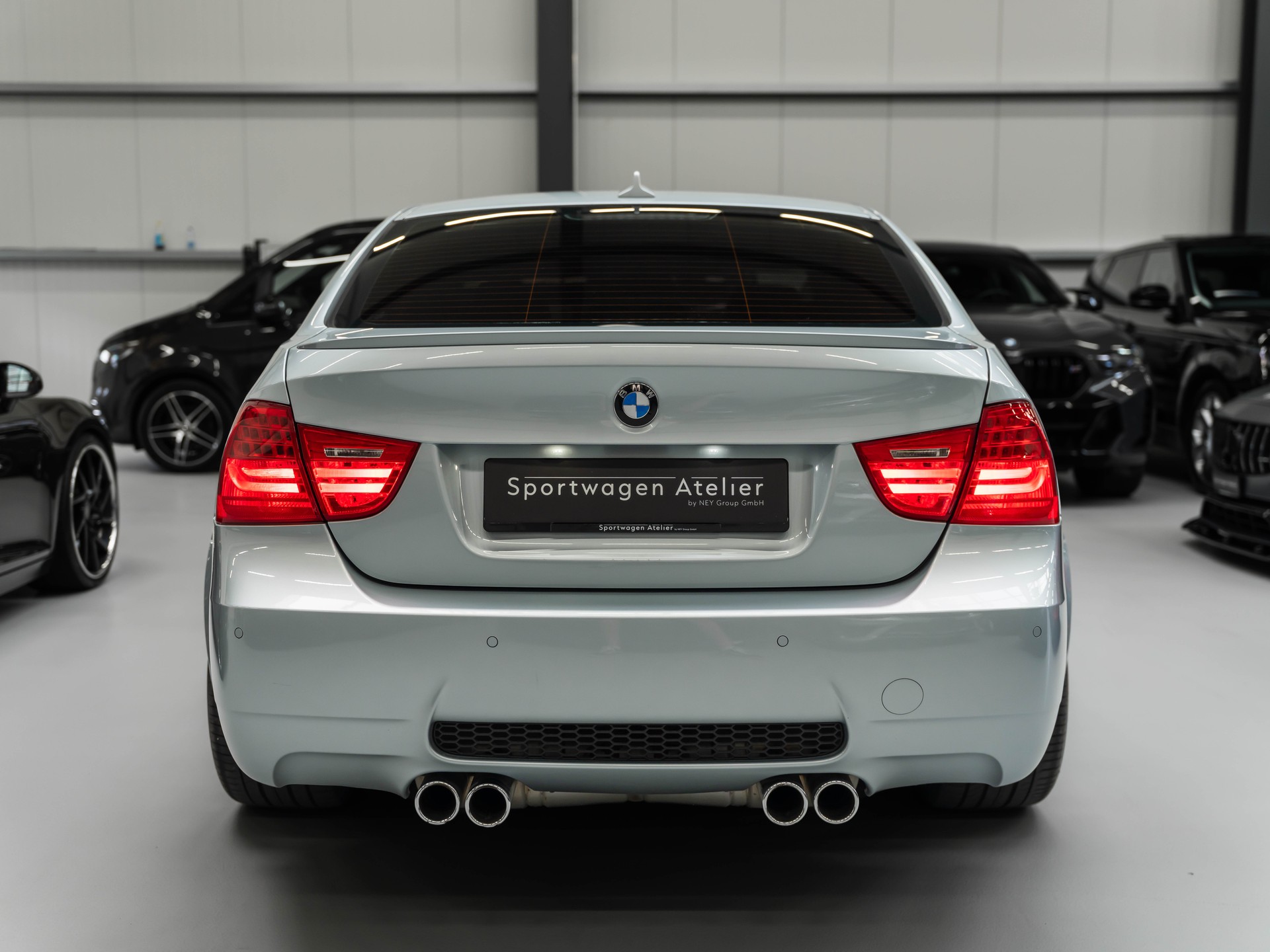 BMW M3 DSG-showroom-element-2