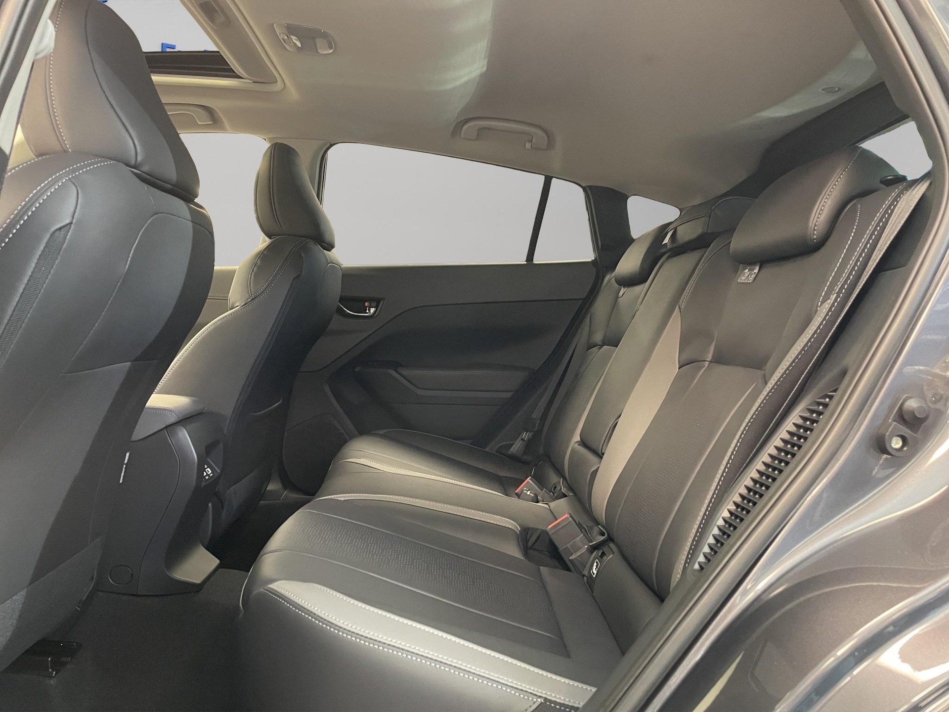 SUBARU Crosstrek 2.0i e-Boxer Luxury-image-7