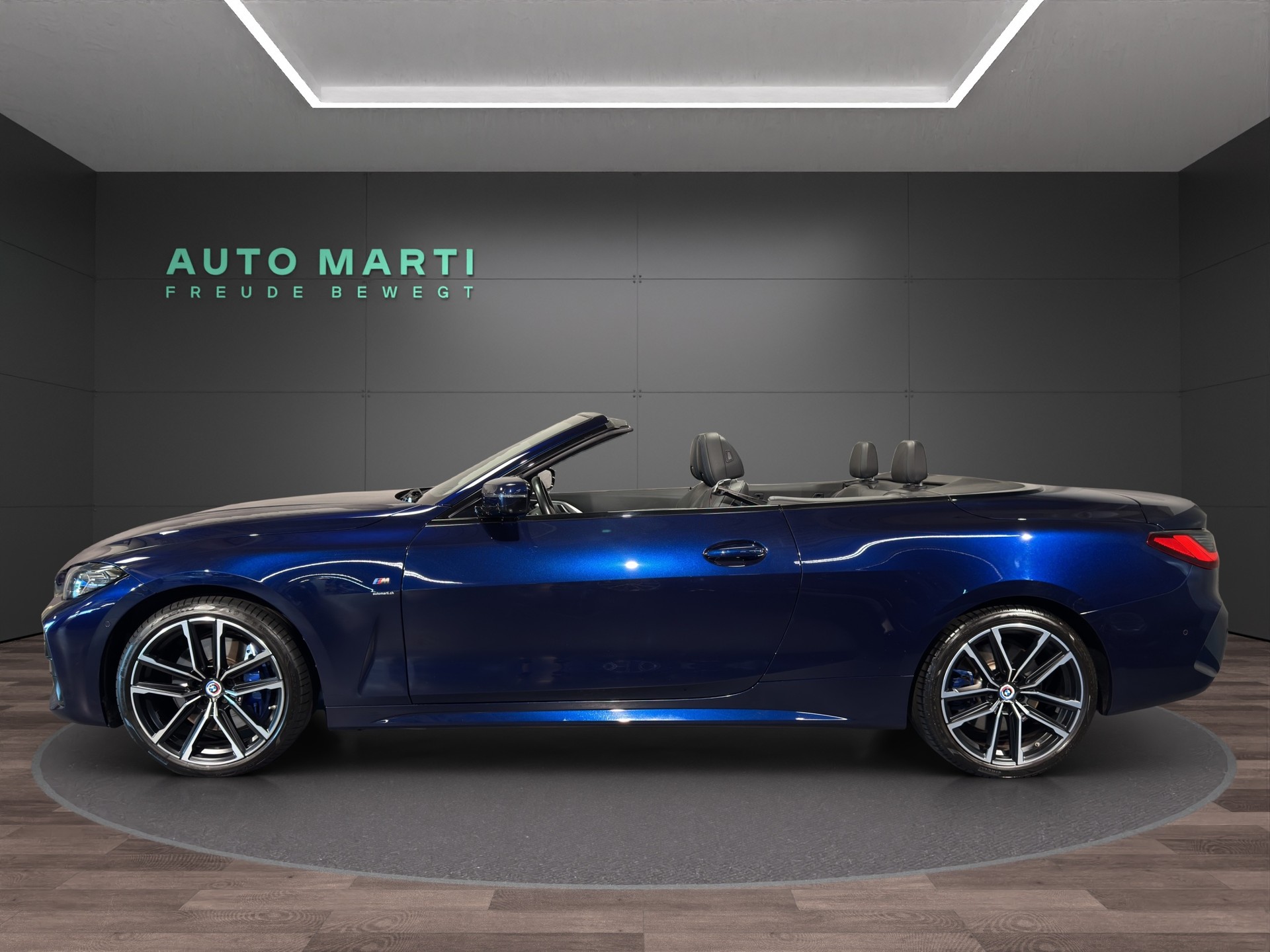 BMW M440i xDrive Cabrio-showroom-element-1