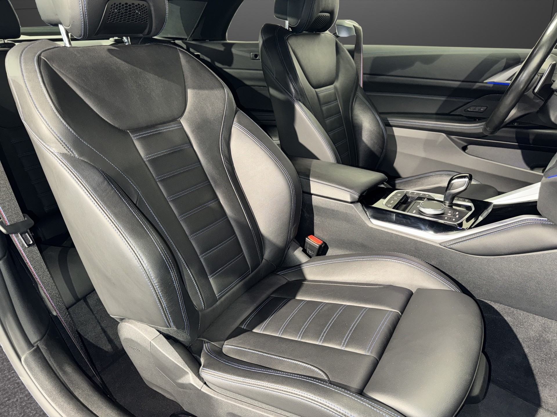 BMW M440i xDrive Cabrio-image-17