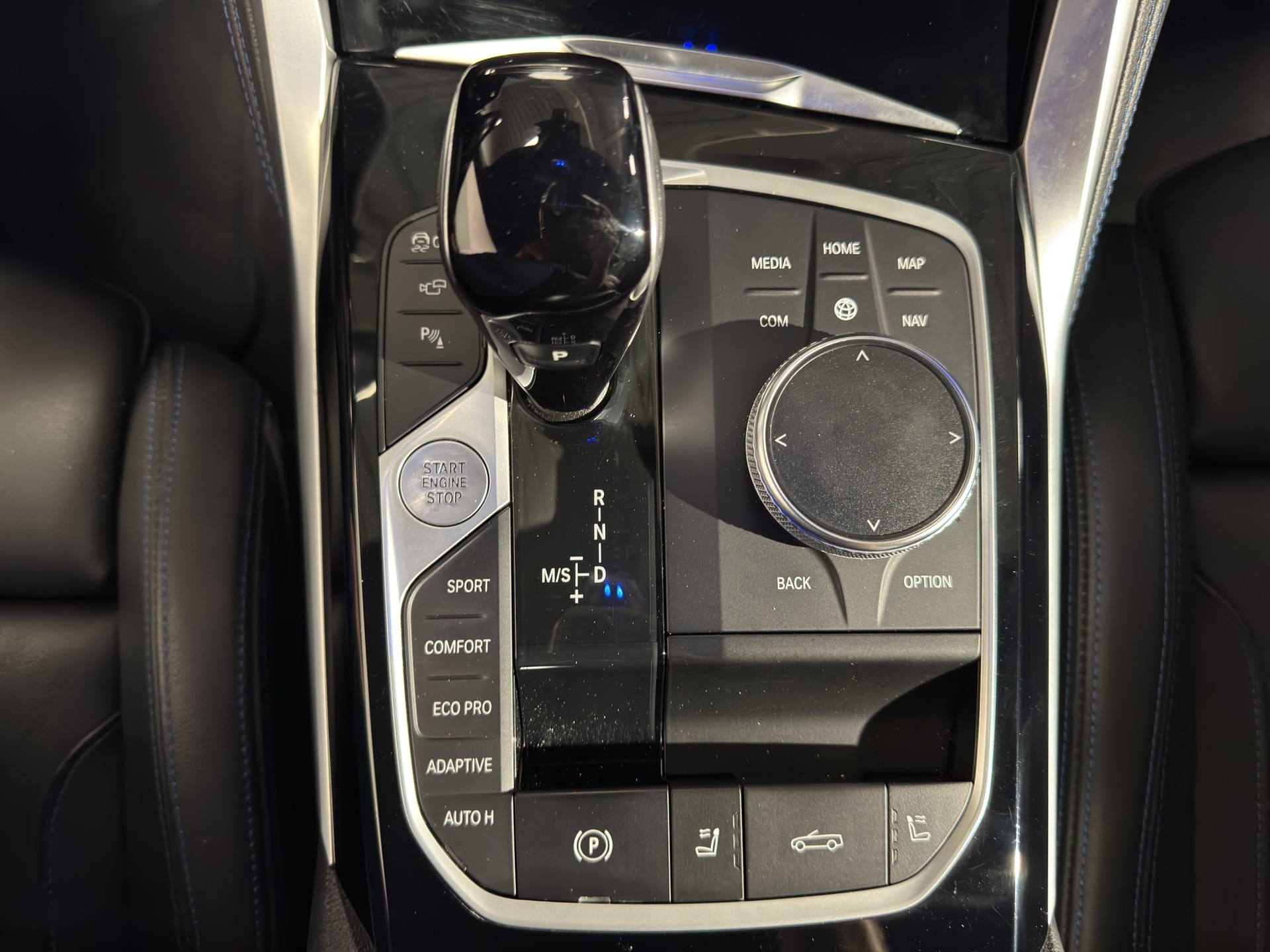 BMW M440i xDrive Cabrio-image-10