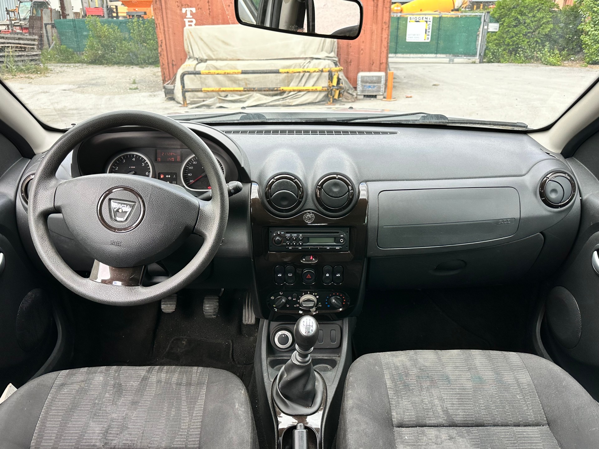 DACIA Duster 1.6 Lauréate 4x4-image-9