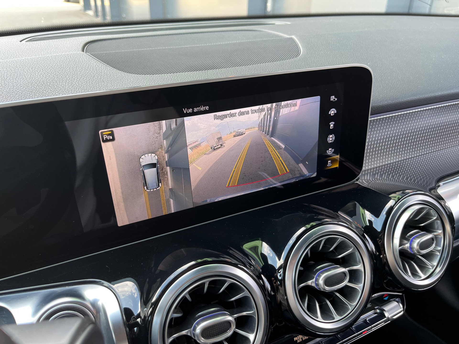 MERCEDES-BENZ GLB 250 4Matic Progressive 8G-Tronic-image-22
