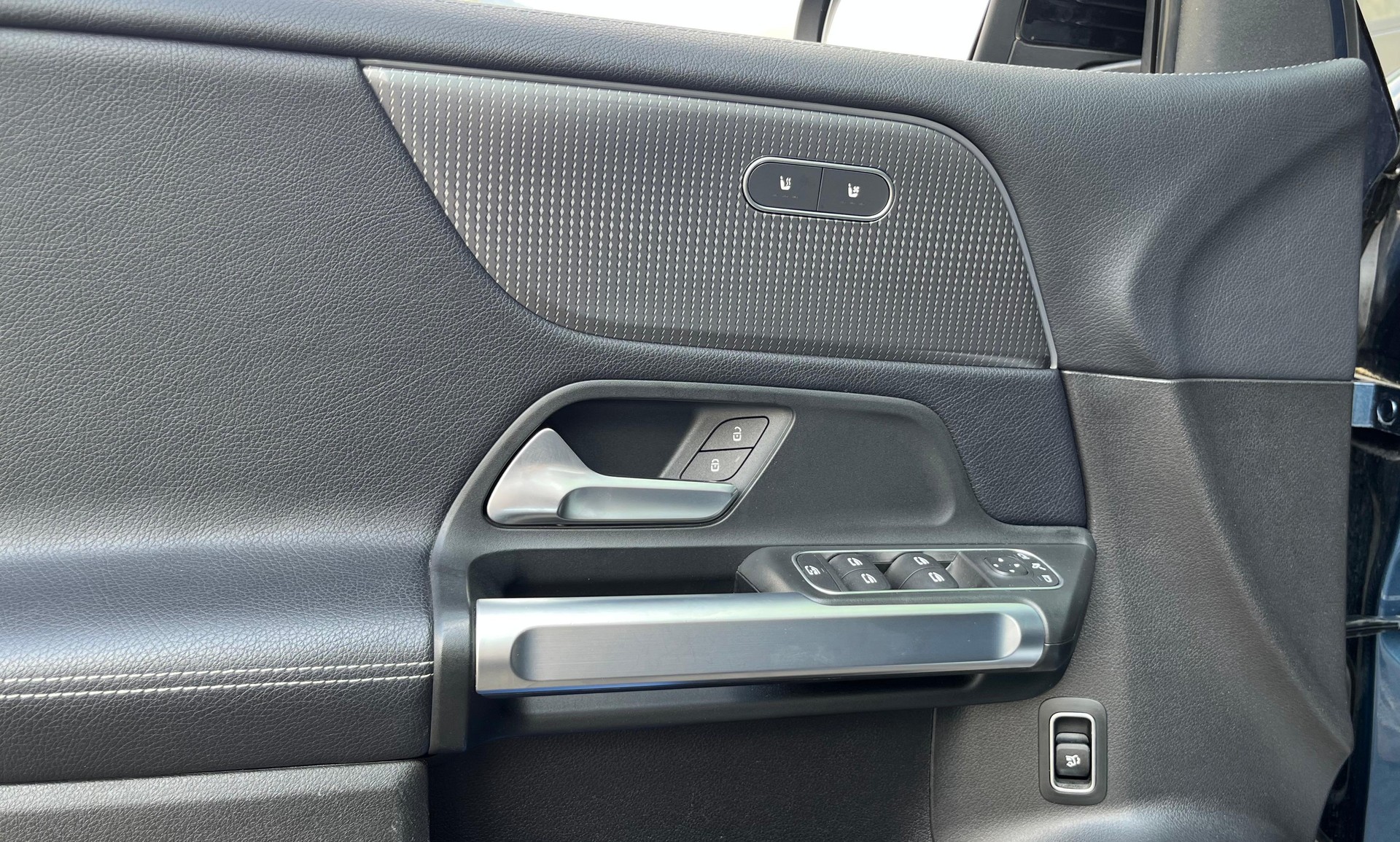 MERCEDES-BENZ GLB 250 4Matic Progressive 8G-Tronic-image-12